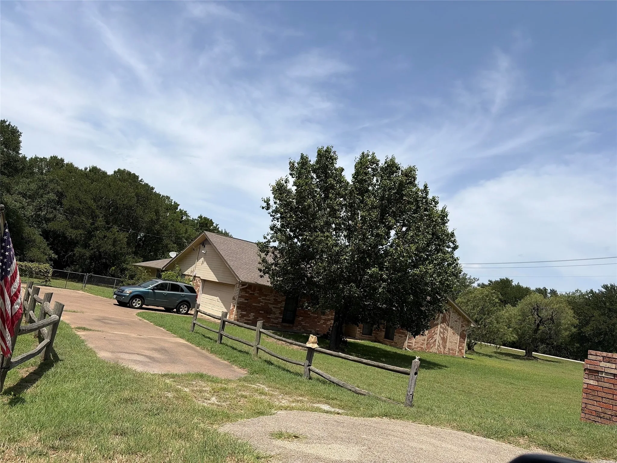 Single Family Residence For Sale in Tarrant County , 200 Windridge Trail, Burleson, Texas 76028, 4 Bedroom, 3 Bathroom, 2 Garage spaces, 2,386 Sqft, built in 1978, mls#21397176, Real Estate Agent in Burleson, Homes For Sale in Tarrant county, Homes For Sale in Burleson, Realtor in Burleson Texas, Real Estate Brokerage Independent Realty Texas, Luminita Cordes Realtor