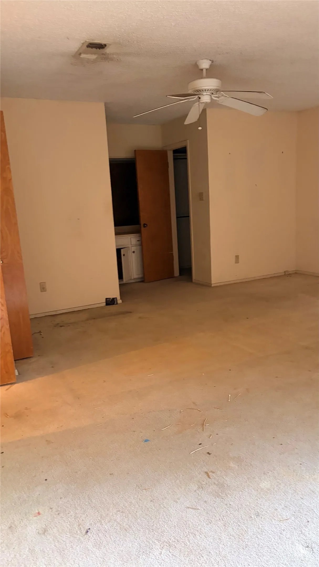 Single Family Residence For Sale in Tarrant County , 200 Windridge Trail, Burleson, Texas 76028, 4 Bedroom, 3 Bathroom, 2 Garage spaces, 2,386 Sqft, built in 1978, mls#21397176, Real Estate Agent in Burleson, Homes For Sale in Tarrant county, Homes For Sale in Burleson, Realtor in Burleson Texas, Real Estate Brokerage Independent Realty Texas, Luminita Cordes Realtor