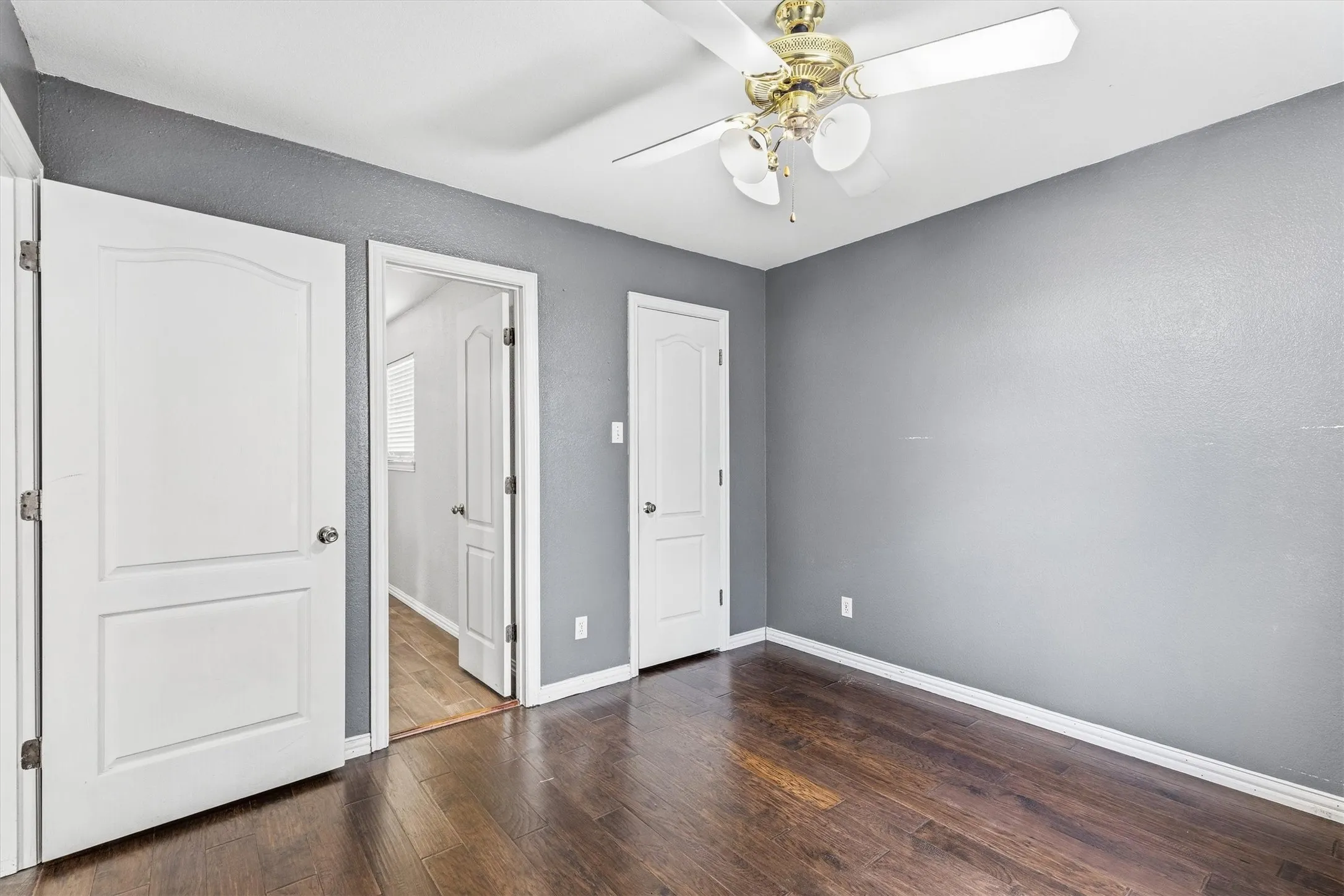 Single Family Residence For Sale in Dallas County , 800 Crest Ridge Drive, Irving, Texas 75061, 3 Bedroom, 3 Bathroom, 2 Garage spaces, 2,598 Sqft, built in 1989, mls#21399454, Real Estate Agent in Irving, Homes For Sale in Dallas county, Homes For Sale in Irving, Realtor in Irving Texas, Real Estate Brokerage Independent Realty Texas, Luminita Cordes Realtor