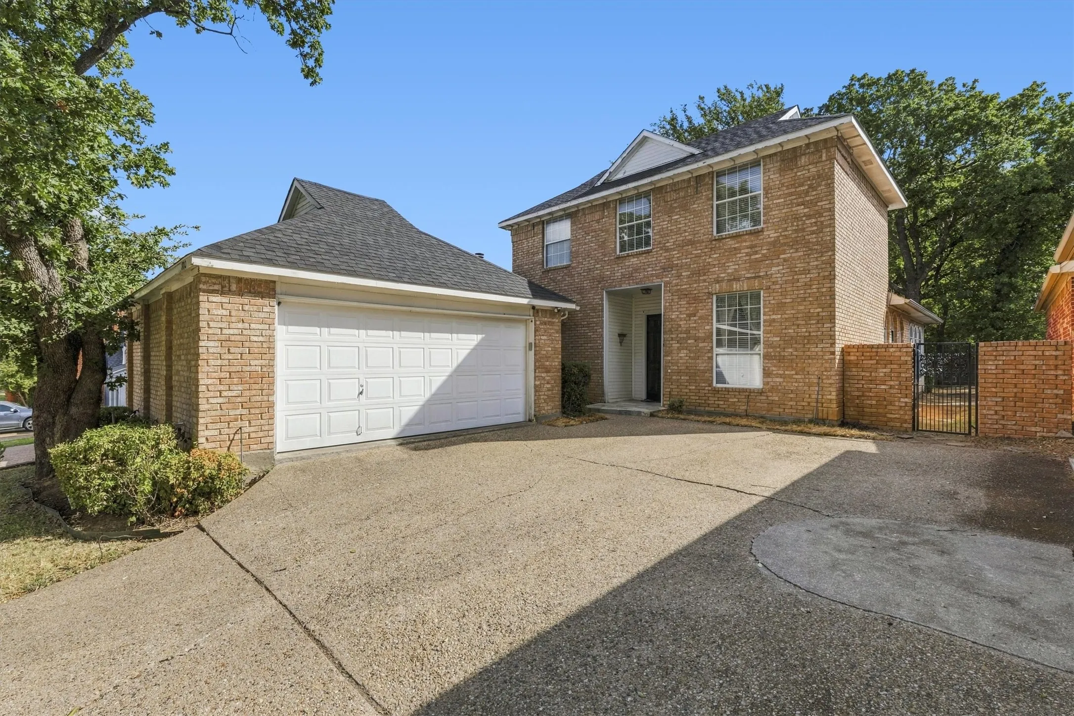 Single Family Residence For Sale in Dallas County , 800 Crest Ridge Drive, Irving, Texas 75061, 3 Bedroom, 3 Bathroom, 2 Garage spaces, 2,598 Sqft, built in 1989, mls#21399454, Real Estate Agent in Irving, Homes For Sale in Dallas county, Homes For Sale in Irving, Realtor in Irving Texas, Real Estate Brokerage Independent Realty Texas, Luminita Cordes Realtor