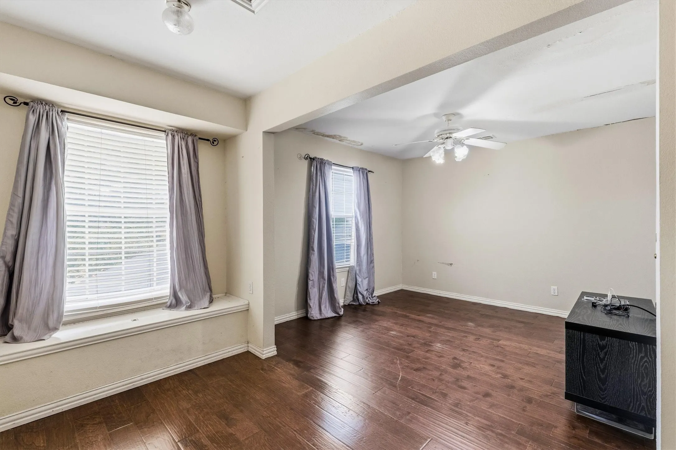 Single Family Residence For Sale in Dallas County , 800 Crest Ridge Drive, Irving, Texas 75061, 3 Bedroom, 3 Bathroom, 2 Garage spaces, 2,598 Sqft, built in 1989, mls#21399454, Real Estate Agent in Irving, Homes For Sale in Dallas county, Homes For Sale in Irving, Realtor in Irving Texas, Real Estate Brokerage Independent Realty Texas, Luminita Cordes Realtor