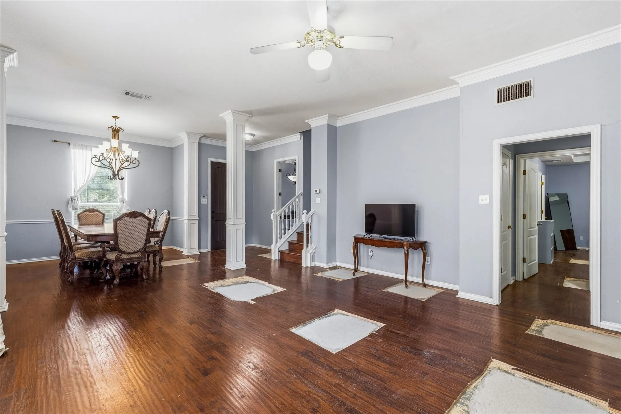 Single Family Residence For Sale in Dallas County , 800 Crest Ridge Drive, Irving, Texas 75061, 3 Bedroom, 3 Bathroom, 2 Garage spaces, 2,598 Sqft, built in 1989, mls#21399454, Real Estate Agent in Irving, Homes For Sale in Dallas county, Homes For Sale in Irving, Realtor in Irving Texas, Real Estate Brokerage Independent Realty Texas, Luminita Cordes Realtor