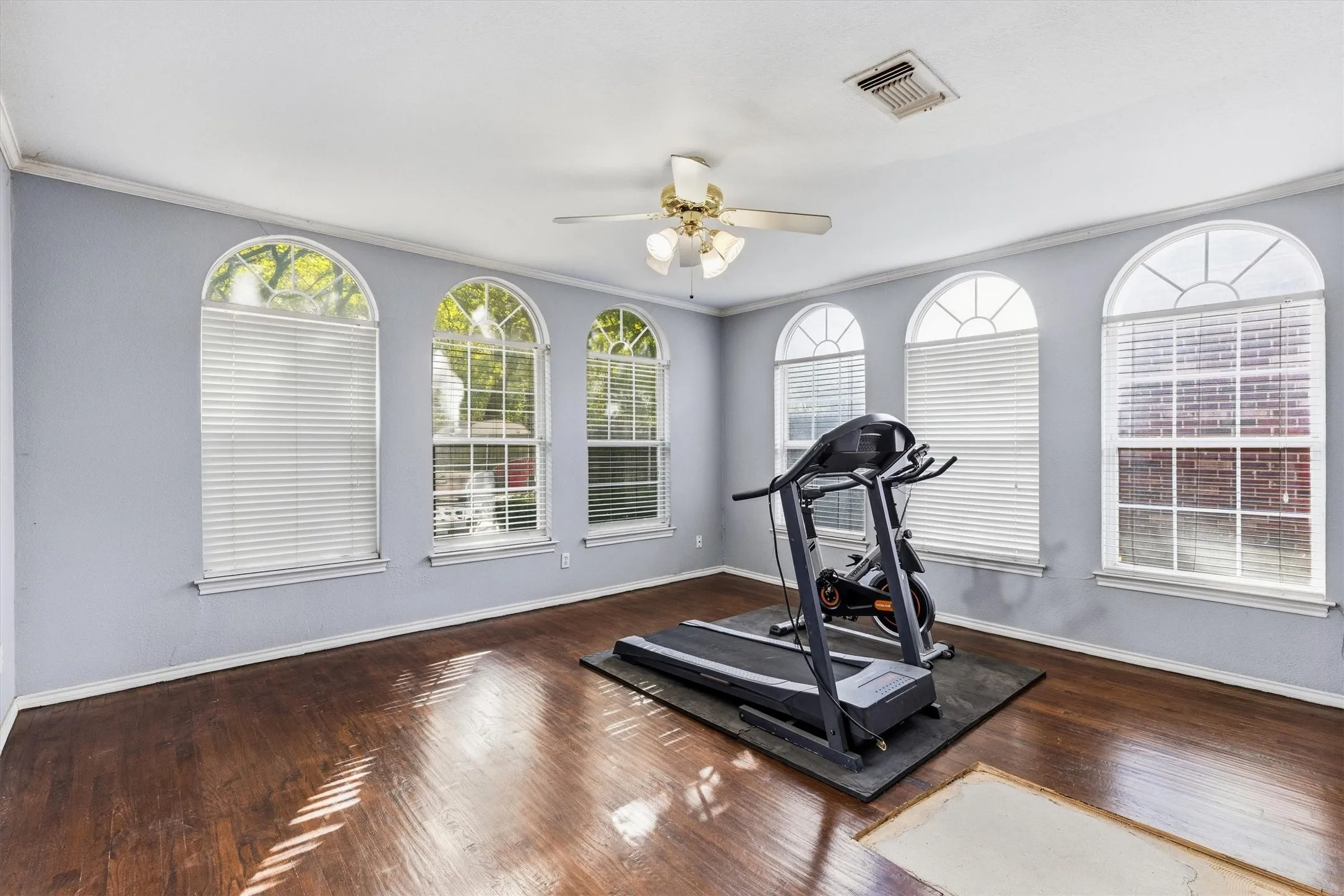Single Family Residence For Sale in Dallas County , 800 Crest Ridge Drive, Irving, Texas 75061, 3 Bedroom, 3 Bathroom, 2 Garage spaces, 2,598 Sqft, built in 1989, mls#21399454, Real Estate Agent in Irving, Homes For Sale in Dallas county, Homes For Sale in Irving, Realtor in Irving Texas, Real Estate Brokerage Independent Realty Texas, Luminita Cordes Realtor