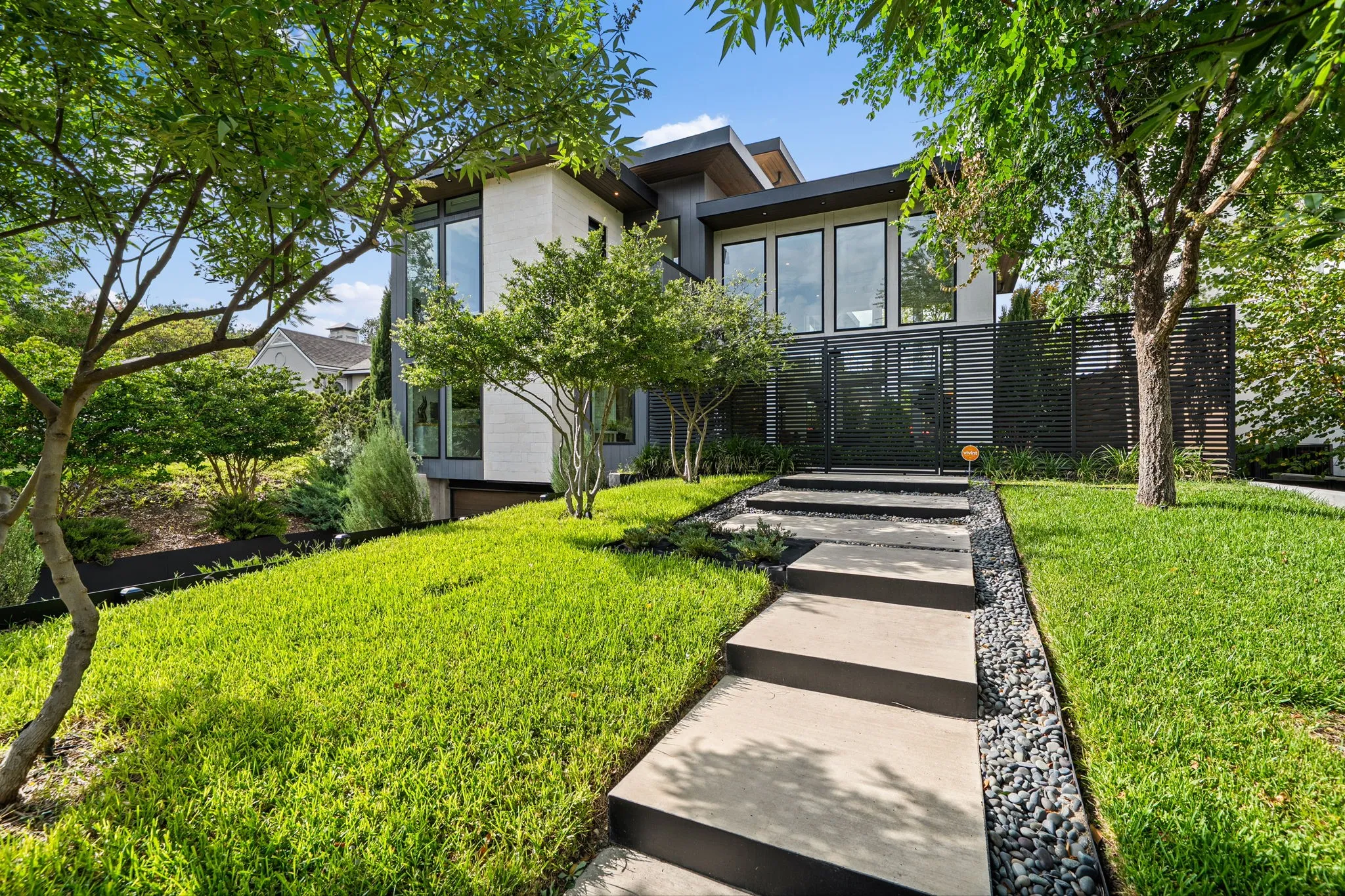 Single Family Residence For Sale in Dallas County , 423 W Colorado Boulevard, Dallas, Texas 75208, 3 Bedroom, 5 Bathroom, 2 Garage spaces, 4,276 Sqft, built in 2021, mls#21399961, Real Estate Agent in Dallas, Homes For Sale in Dallas county, Homes For Sale in Dallas, Realtor in Dallas Texas, Real Estate Brokerage Independent Realty Texas, Luminita Cordes Realtor
