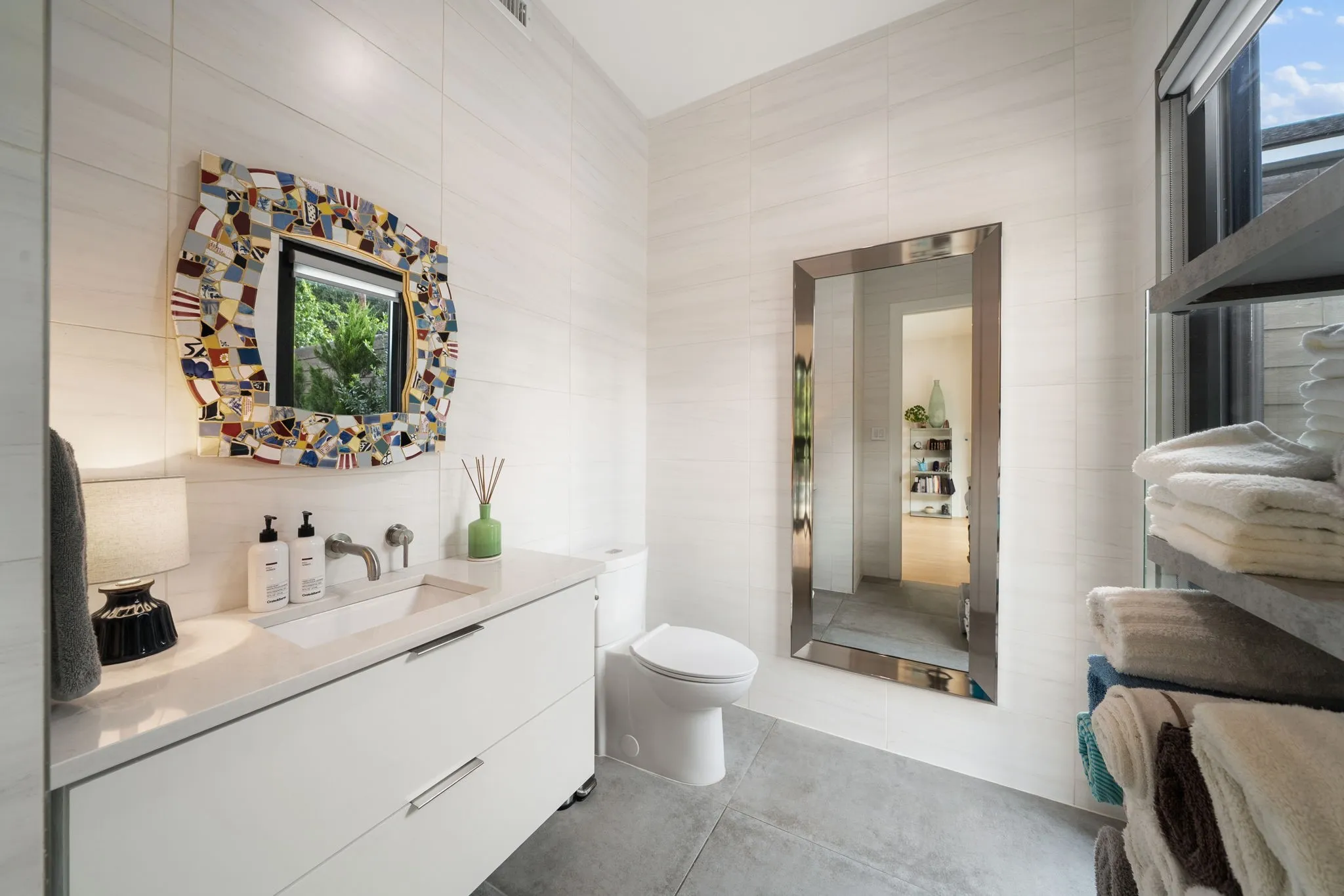 Single Family Residence For Sale in Dallas County , 423 W Colorado Boulevard, Dallas, Texas 75208, 3 Bedroom, 5 Bathroom, 2 Garage spaces, 4,276 Sqft, built in 2021, mls#21399961, Real Estate Agent in Dallas, Homes For Sale in Dallas county, Homes For Sale in Dallas, Realtor in Dallas Texas, Real Estate Brokerage Independent Realty Texas, Luminita Cordes Realtor