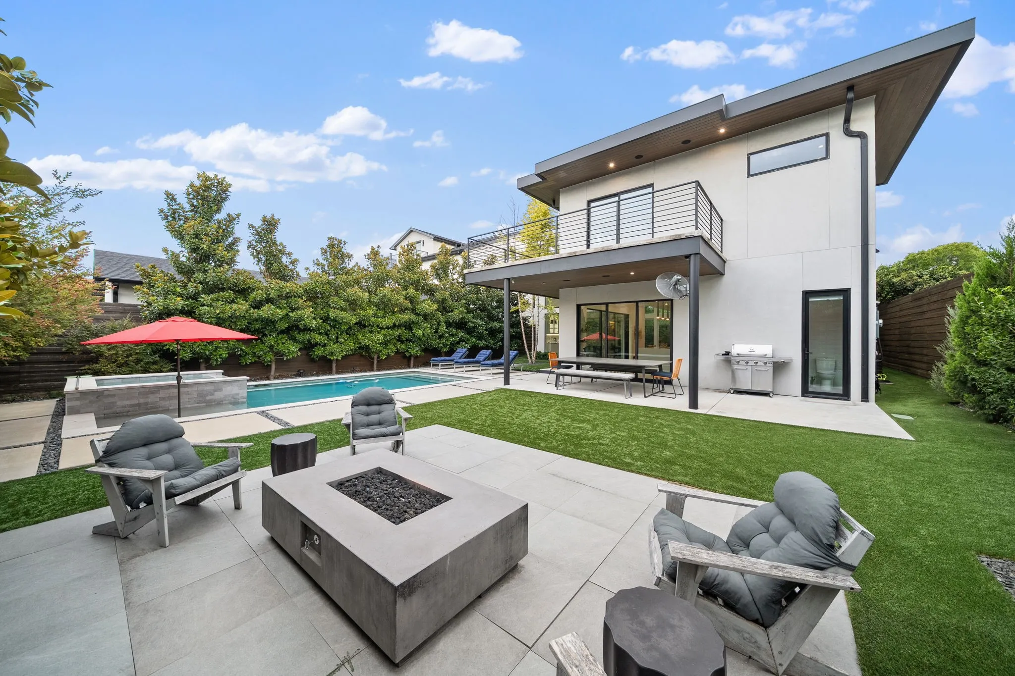 Single Family Residence For Sale in Dallas County , 423 W Colorado Boulevard, Dallas, Texas 75208, 3 Bedroom, 5 Bathroom, 2 Garage spaces, 4,276 Sqft, built in 2021, mls#21399961, Real Estate Agent in Dallas, Homes For Sale in Dallas county, Homes For Sale in Dallas, Realtor in Dallas Texas, Real Estate Brokerage Independent Realty Texas, Luminita Cordes Realtor