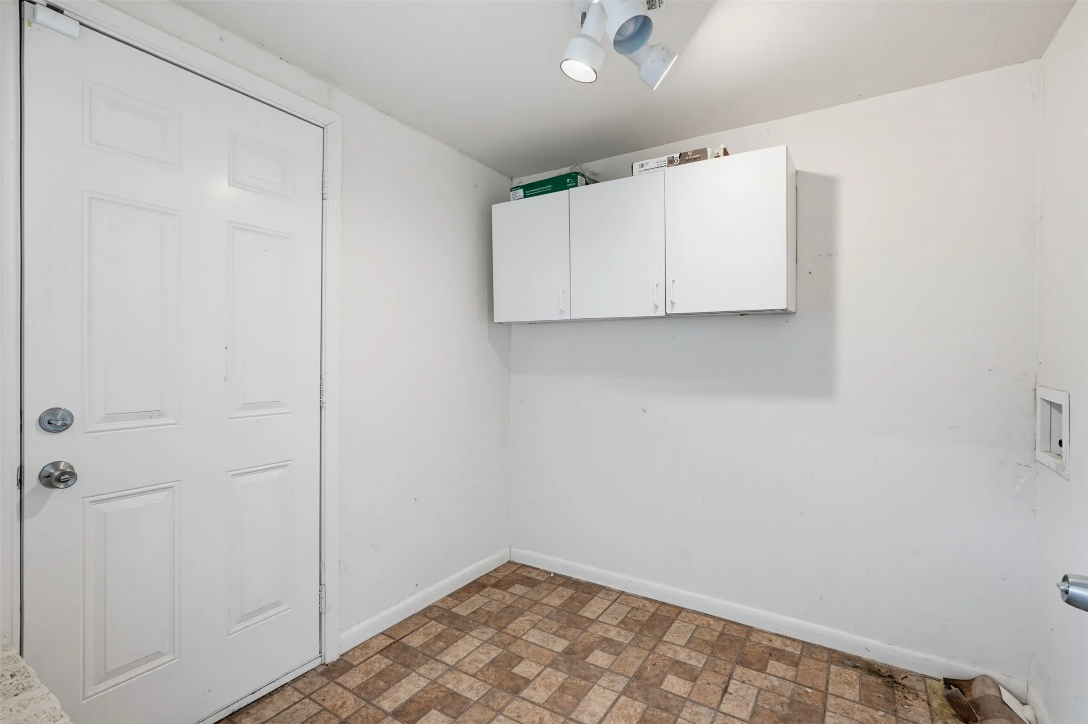 Single Family Residence For Sale in Tarrant County , 817 Marion Avenue, Fort Worth, Texas 76104, 3 Bedroom, 2 Bathroom, Garage spaces, 1,714 Sqft, built in 1937, mls#21369886, Real Estate Agent in Fort Worth, Homes For Sale in Tarrant county, Homes For Sale in Fort Worth, Realtor in Fort Worth Texas, Real Estate Brokerage Independent Realty Texas, Luminita Cordes Realtor