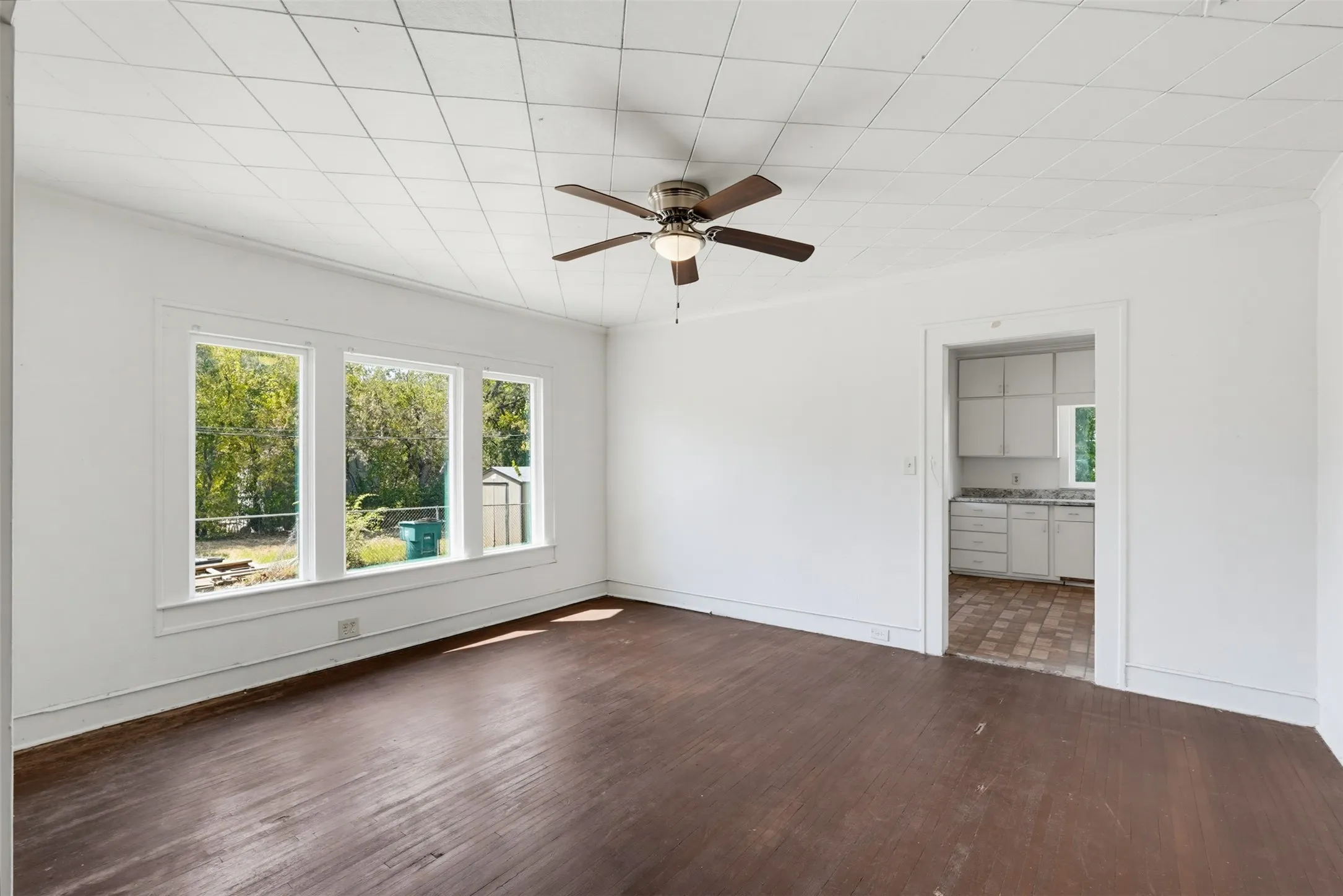Single Family Residence For Sale in Tarrant County , 817 Marion Avenue, Fort Worth, Texas 76104, 3 Bedroom, 2 Bathroom, Garage spaces, 1,714 Sqft, built in 1937, mls#21369886, Real Estate Agent in Fort Worth, Homes For Sale in Tarrant county, Homes For Sale in Fort Worth, Realtor in Fort Worth Texas, Real Estate Brokerage Independent Realty Texas, Luminita Cordes Realtor