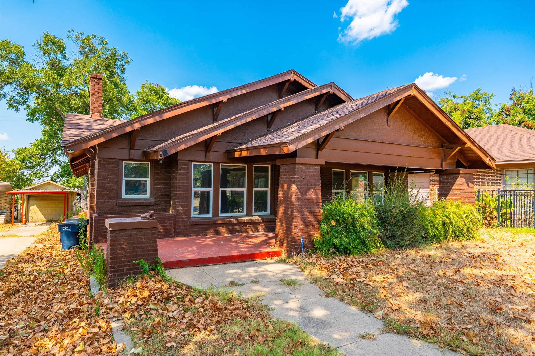 Single Family Residence For Sale in Tarrant County , 817 Marion Avenue, Fort Worth, Texas 76104, 3 Bedroom, 2 Bathroom, Garage spaces, 1,714 Sqft, built in 1937, mls#21369886, Real Estate Agent in Fort Worth, Homes For Sale in Tarrant county, Homes For Sale in Fort Worth, Realtor in Fort Worth Texas, Real Estate Brokerage Independent Realty Texas, Luminita Cordes Realtor
