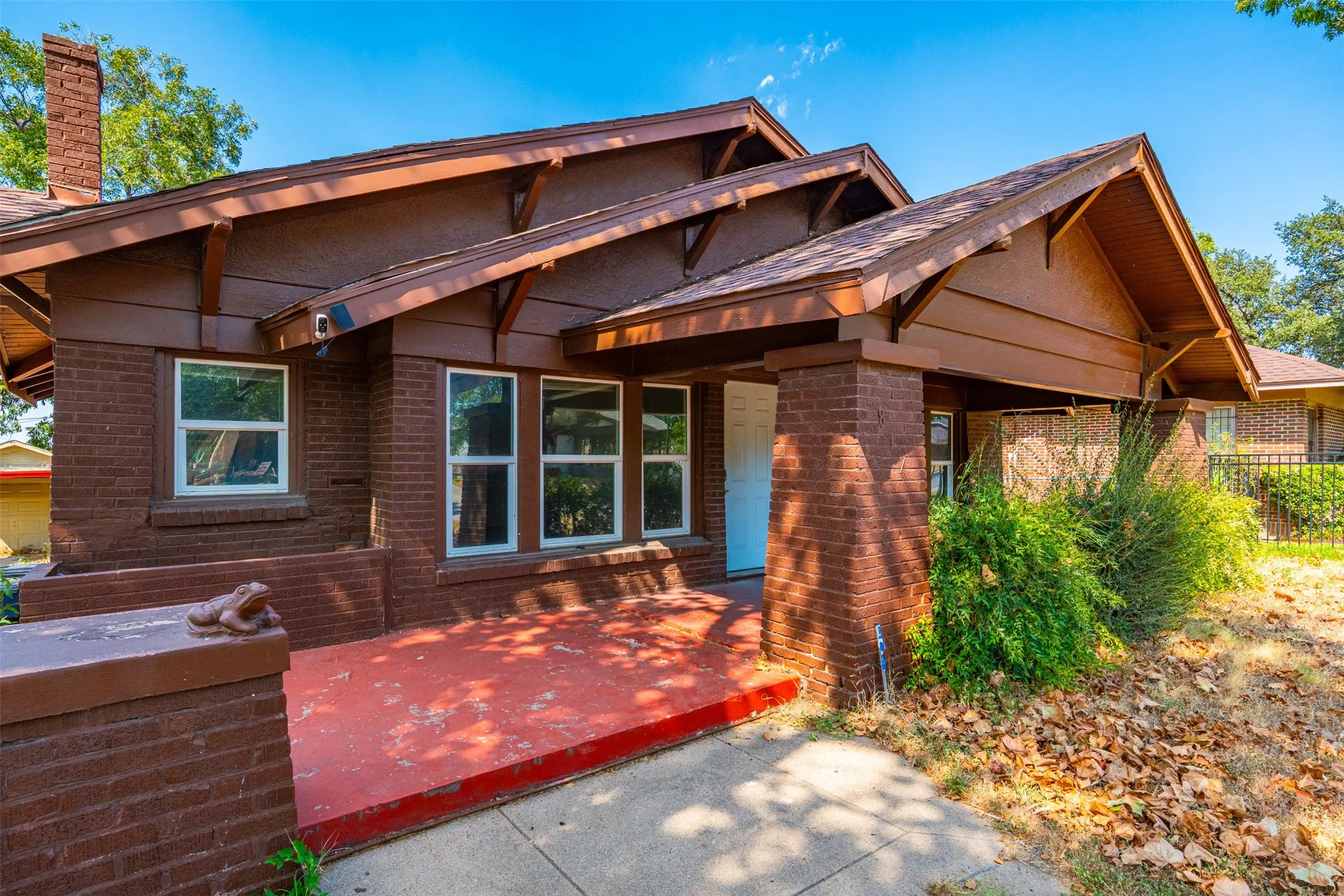 Single Family Residence For Sale in Tarrant County , 817 Marion Avenue, Fort Worth, Texas 76104, 3 Bedroom, 2 Bathroom, Garage spaces, 1,714 Sqft, built in 1937, mls#21369886, Real Estate Agent in Fort Worth, Homes For Sale in Tarrant county, Homes For Sale in Fort Worth, Realtor in Fort Worth Texas, Real Estate Brokerage Independent Realty Texas, Luminita Cordes Realtor