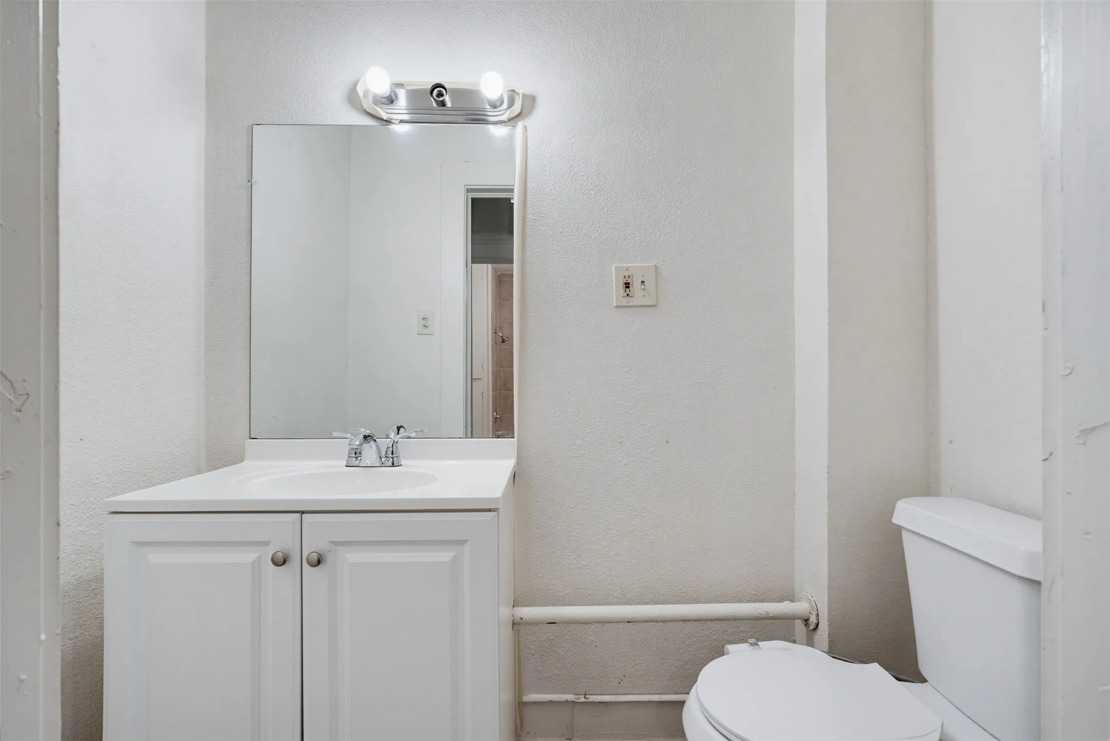 Single Family Residence For Sale in Tarrant County , 817 Marion Avenue, Fort Worth, Texas 76104, 3 Bedroom, 2 Bathroom, Garage spaces, 1,714 Sqft, built in 1937, mls#21369886, Real Estate Agent in Fort Worth, Homes For Sale in Tarrant county, Homes For Sale in Fort Worth, Realtor in Fort Worth Texas, Real Estate Brokerage Independent Realty Texas, Luminita Cordes Realtor