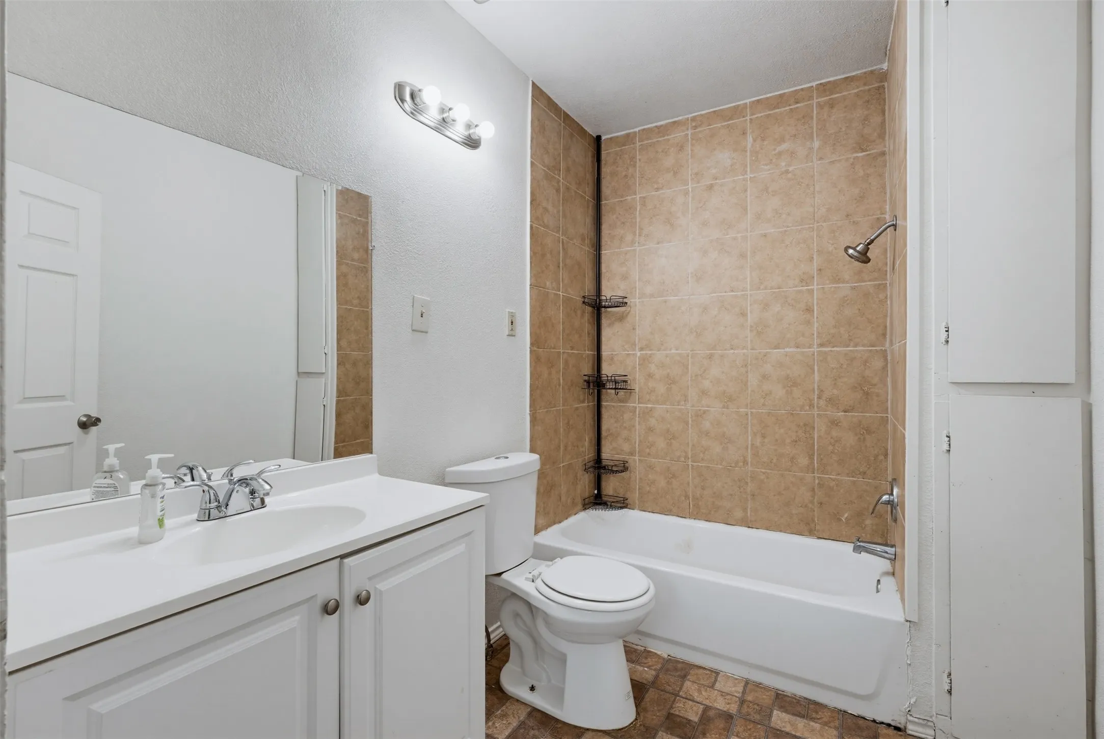 Single Family Residence For Sale in Tarrant County , 817 Marion Avenue, Fort Worth, Texas 76104, 3 Bedroom, 2 Bathroom, Garage spaces, 1,714 Sqft, built in 1937, mls#21369886, Real Estate Agent in Fort Worth, Homes For Sale in Tarrant county, Homes For Sale in Fort Worth, Realtor in Fort Worth Texas, Real Estate Brokerage Independent Realty Texas, Luminita Cordes Realtor