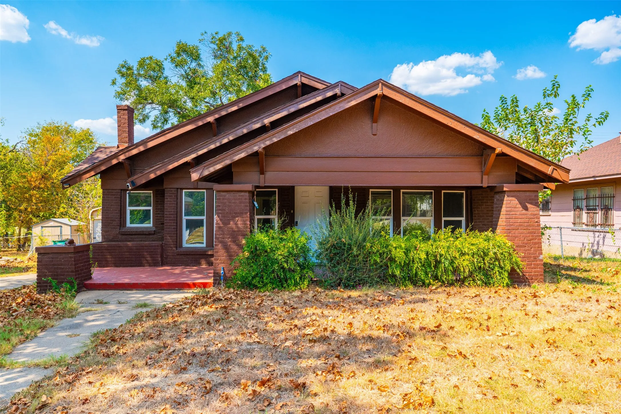 Single Family Residence For Sale in Tarrant County , 817 Marion Avenue, Fort Worth, Texas 76104, 3 Bedroom, 2 Bathroom, Garage spaces, 1,714 Sqft, built in 1937, mls#21369886, Real Estate Agent in Fort Worth, Homes For Sale in Tarrant county, Homes For Sale in Fort Worth, Realtor in Fort Worth Texas, Real Estate Brokerage Independent Realty Texas, Luminita Cordes Realtor