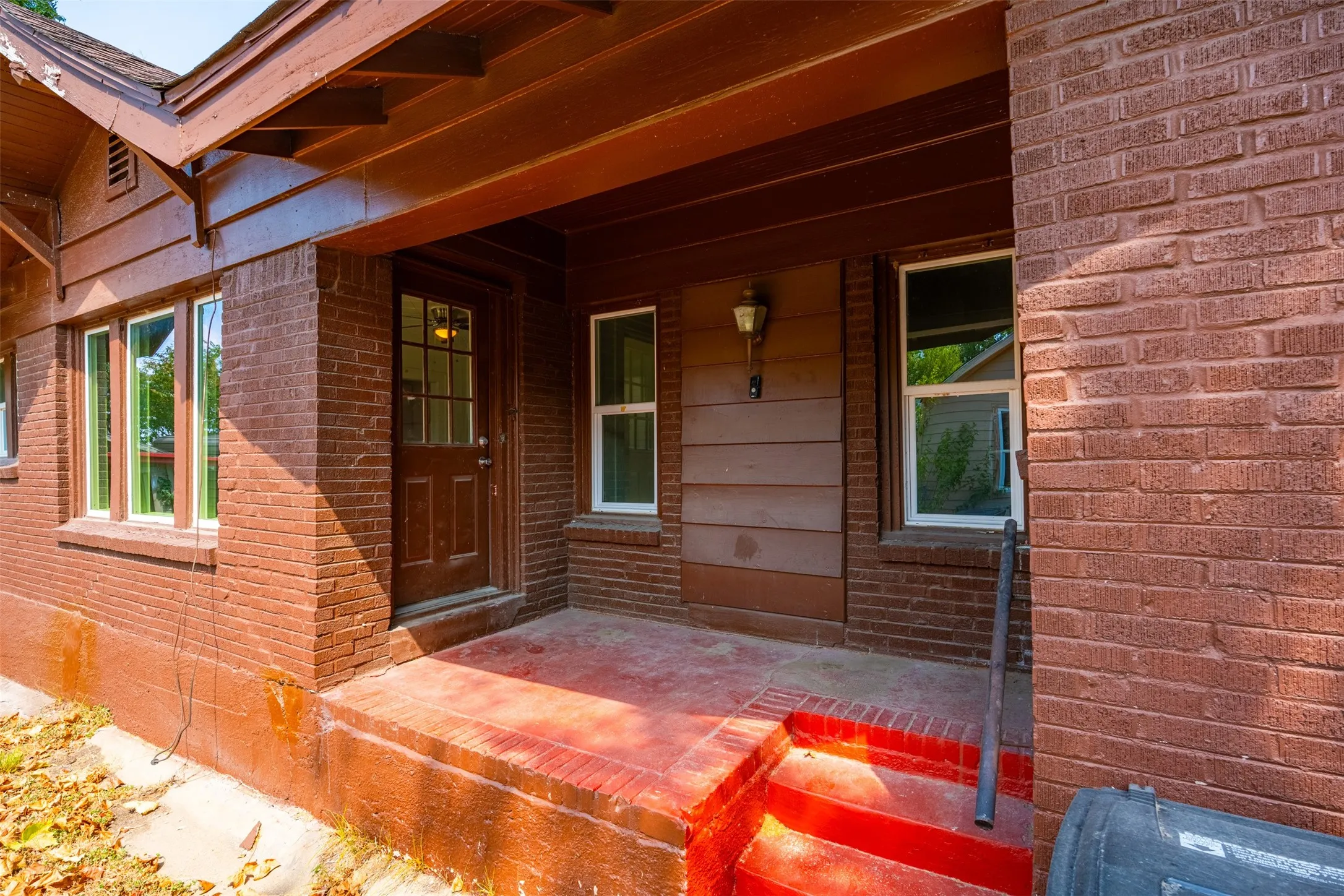 Single Family Residence For Sale in Tarrant County , 817 Marion Avenue, Fort Worth, Texas 76104, 3 Bedroom, 2 Bathroom, Garage spaces, 1,714 Sqft, built in 1937, mls#21369886, Real Estate Agent in Fort Worth, Homes For Sale in Tarrant county, Homes For Sale in Fort Worth, Realtor in Fort Worth Texas, Real Estate Brokerage Independent Realty Texas, Luminita Cordes Realtor