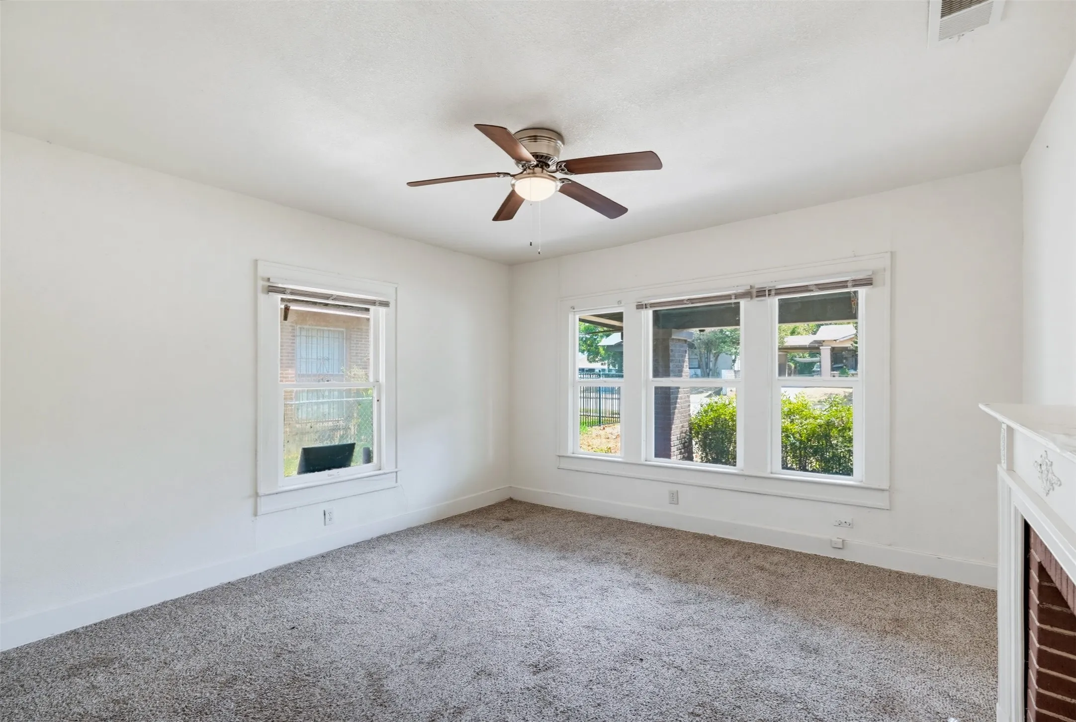 Single Family Residence For Sale in Tarrant County , 817 Marion Avenue, Fort Worth, Texas 76104, 3 Bedroom, 2 Bathroom, Garage spaces, 1,714 Sqft, built in 1937, mls#21369886, Real Estate Agent in Fort Worth, Homes For Sale in Tarrant county, Homes For Sale in Fort Worth, Realtor in Fort Worth Texas, Real Estate Brokerage Independent Realty Texas, Luminita Cordes Realtor