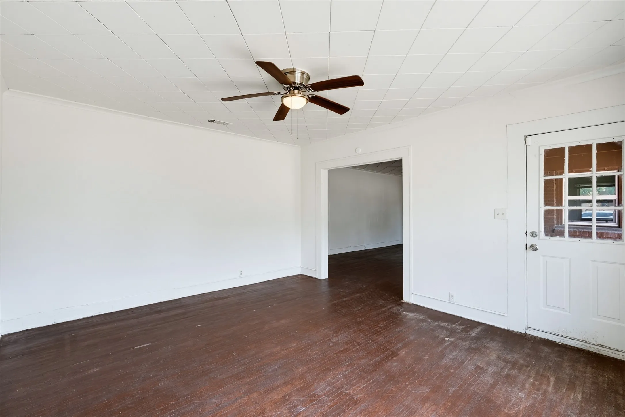 Single Family Residence For Sale in Tarrant County , 817 Marion Avenue, Fort Worth, Texas 76104, 3 Bedroom, 2 Bathroom, Garage spaces, 1,714 Sqft, built in 1937, mls#21369886, Real Estate Agent in Fort Worth, Homes For Sale in Tarrant county, Homes For Sale in Fort Worth, Realtor in Fort Worth Texas, Real Estate Brokerage Independent Realty Texas, Luminita Cordes Realtor