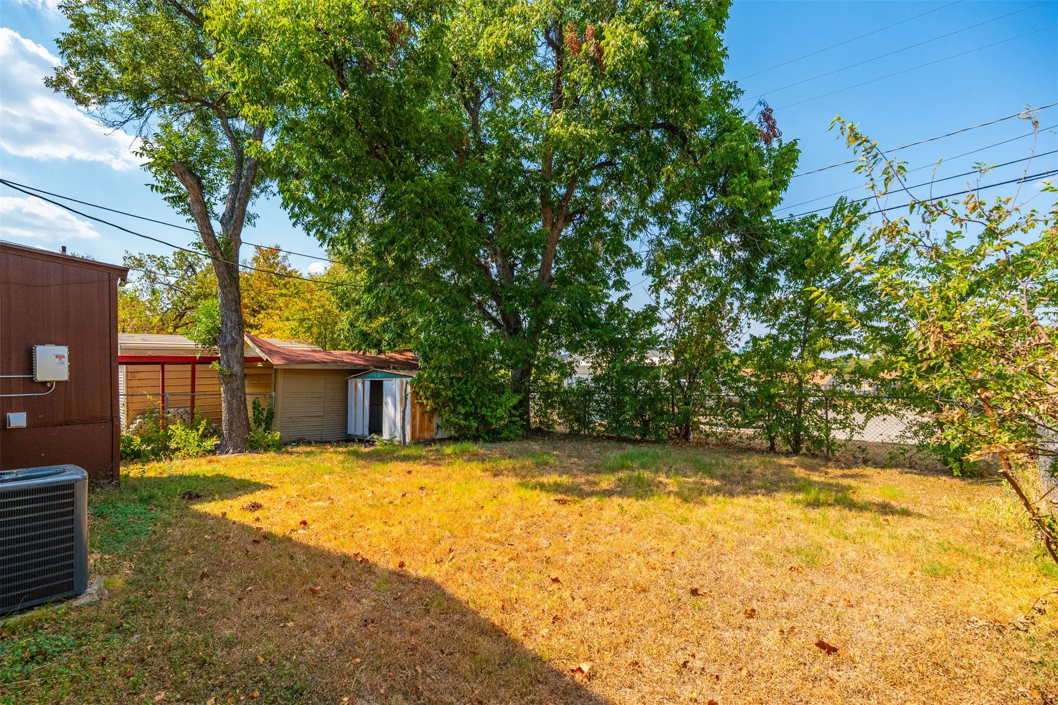 Single Family Residence For Sale in Tarrant County , 817 Marion Avenue, Fort Worth, Texas 76104, 3 Bedroom, 2 Bathroom, Garage spaces, 1,714 Sqft, built in 1937, mls#21369886, Real Estate Agent in Fort Worth, Homes For Sale in Tarrant county, Homes For Sale in Fort Worth, Realtor in Fort Worth Texas, Real Estate Brokerage Independent Realty Texas, Luminita Cordes Realtor