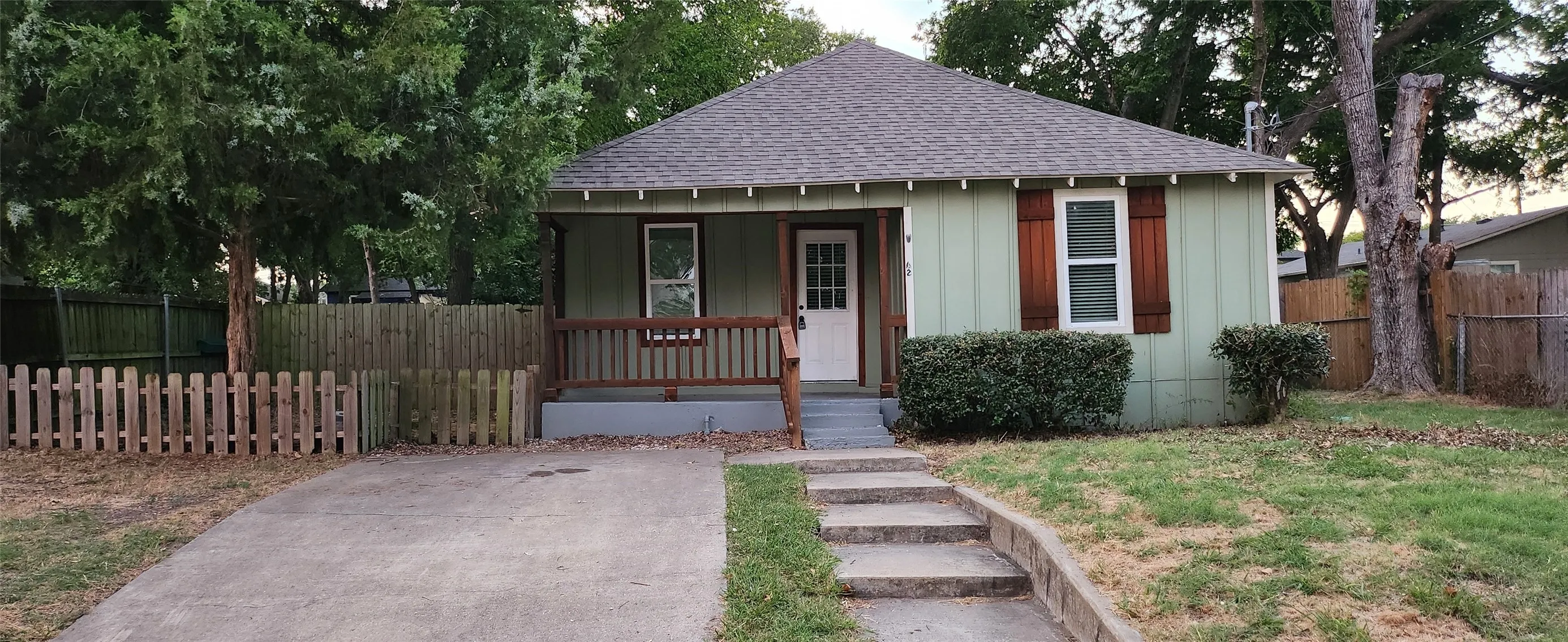 Single Family Residence For Sale in Rockwall County , 902 Davy Crockett Street, Rockwall, Texas 75087, 3 Bedroom, 1 Bathroom, Garage spaces, 1,036 Sqft, built in 1950, mls#21399972, Real Estate Agent in Rockwall, Homes For Sale in Rockwall county, Homes For Sale in Rockwall, Realtor in Rockwall Texas, Real Estate Brokerage Independent Realty Texas, Luminita Cordes Realtor