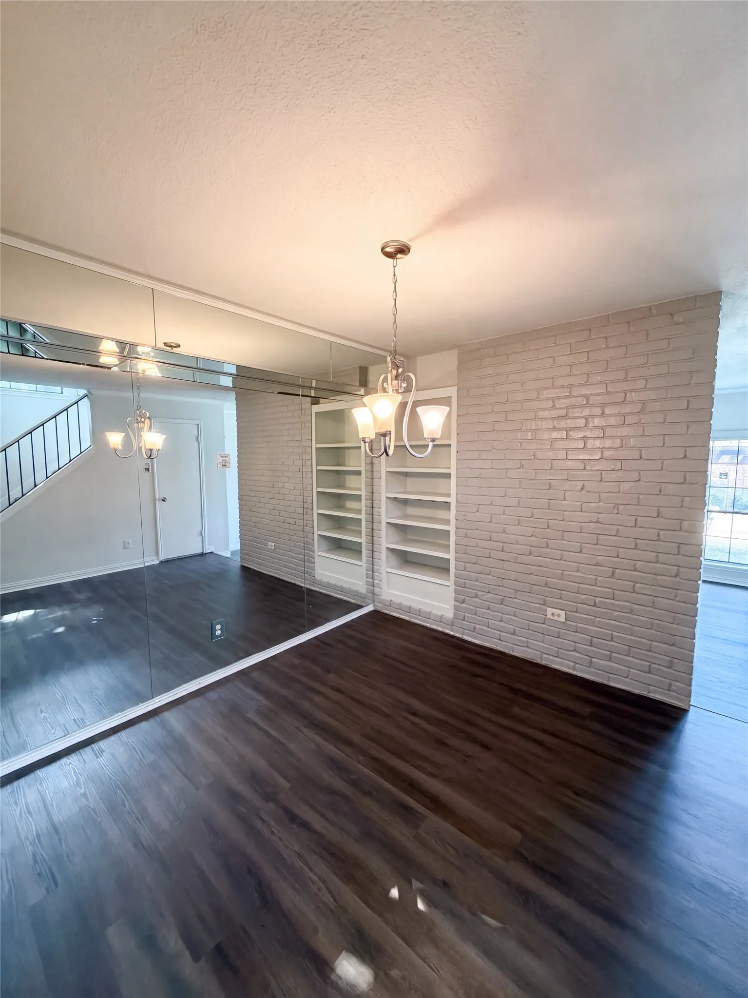 Single Family Residence For Sale in Dallas County , 15151 Berry Trail 707, Dallas, Texas 75248, 2 Bedroom, 2 Bathroom, Garage spaces, 1,135 Sqft, built in 1980, mls#21397711, Real Estate Agent in Dallas, Homes For Sale in Dallas county, Homes For Sale in Dallas, Realtor in Dallas Texas, Real Estate Brokerage Independent Realty Texas, Luminita Cordes Realtor