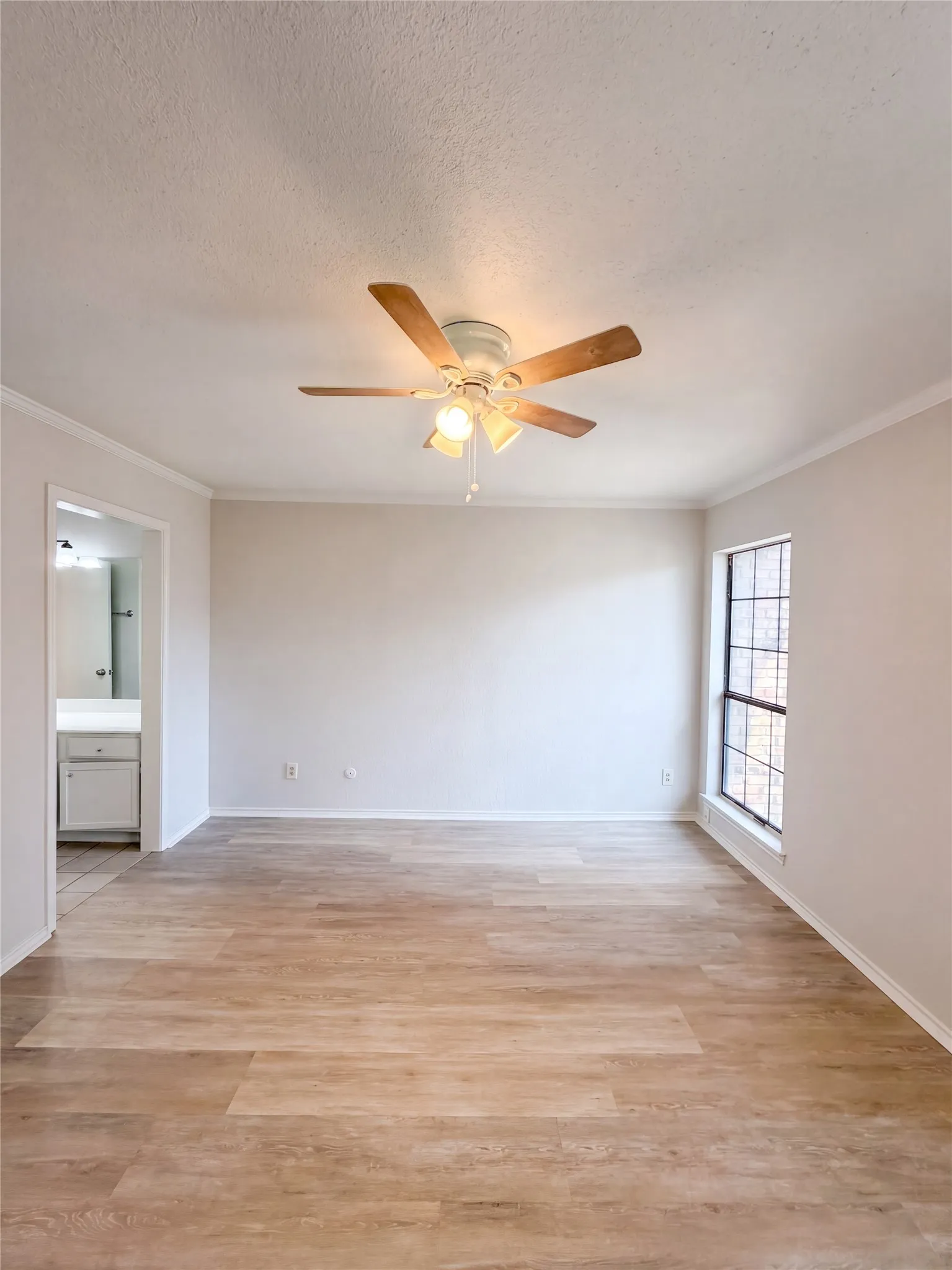 Single Family Residence For Sale in Dallas County , 15151 Berry Trail 707, Dallas, Texas 75248, 2 Bedroom, 2 Bathroom, Garage spaces, 1,135 Sqft, built in 1980, mls#21397711, Real Estate Agent in Dallas, Homes For Sale in Dallas county, Homes For Sale in Dallas, Realtor in Dallas Texas, Real Estate Brokerage Independent Realty Texas, Luminita Cordes Realtor