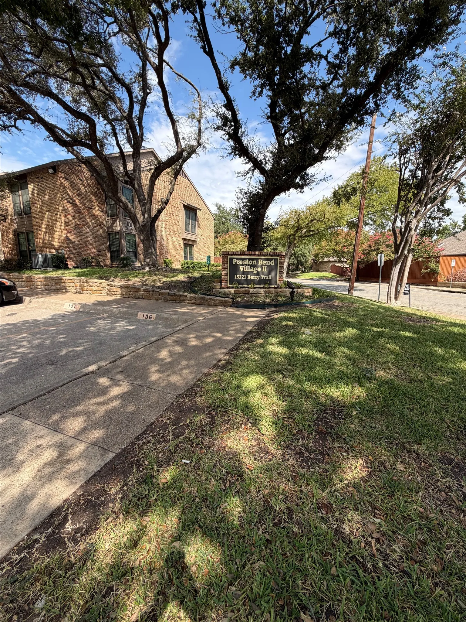 Single Family Residence For Sale in Dallas County , 15151 Berry Trail 707, Dallas, Texas 75248, 2 Bedroom, 2 Bathroom, Garage spaces, 1,135 Sqft, built in 1980, mls#21397711, Real Estate Agent in Dallas, Homes For Sale in Dallas county, Homes For Sale in Dallas, Realtor in Dallas Texas, Real Estate Brokerage Independent Realty Texas, Luminita Cordes Realtor