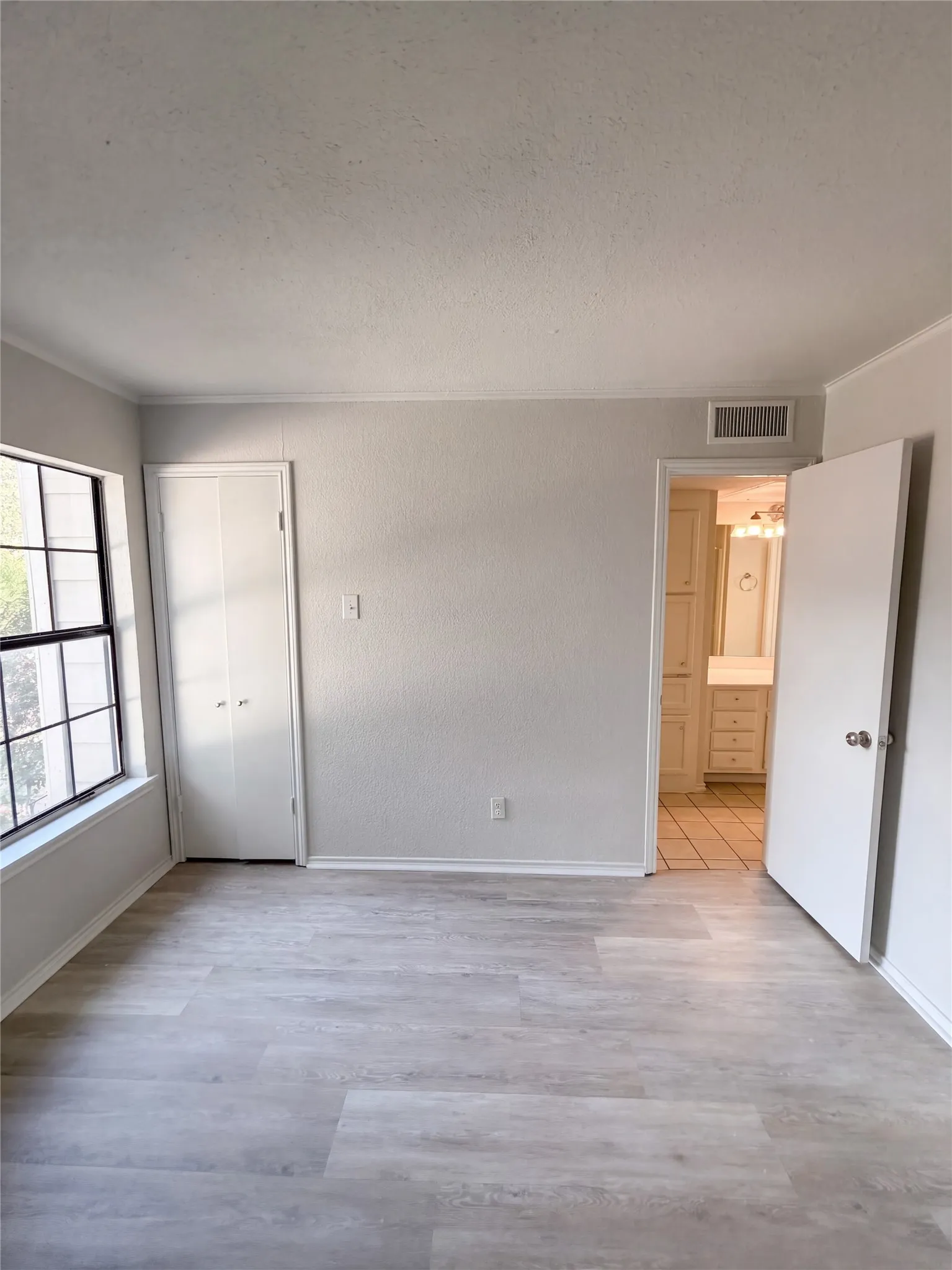 Single Family Residence For Sale in Dallas County , 15151 Berry Trail 707, Dallas, Texas 75248, 2 Bedroom, 2 Bathroom, Garage spaces, 1,135 Sqft, built in 1980, mls#21397711, Real Estate Agent in Dallas, Homes For Sale in Dallas county, Homes For Sale in Dallas, Realtor in Dallas Texas, Real Estate Brokerage Independent Realty Texas, Luminita Cordes Realtor