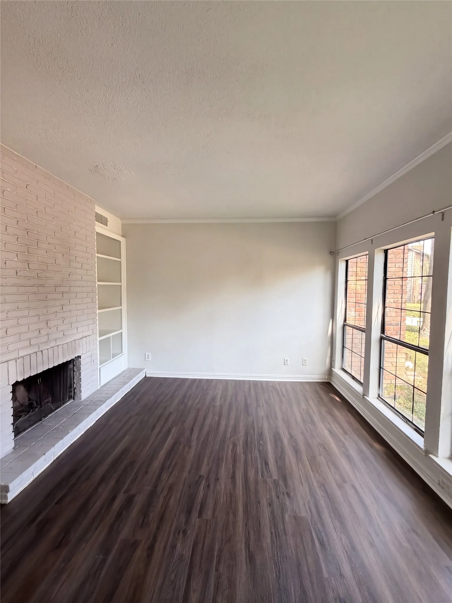 Single Family Residence For Sale in Dallas County , 15151 Berry Trail 707, Dallas, Texas 75248, 2 Bedroom, 2 Bathroom, Garage spaces, 1,135 Sqft, built in 1980, mls#21397711, Real Estate Agent in Dallas, Homes For Sale in Dallas county, Homes For Sale in Dallas, Realtor in Dallas Texas, Real Estate Brokerage Independent Realty Texas, Luminita Cordes Realtor