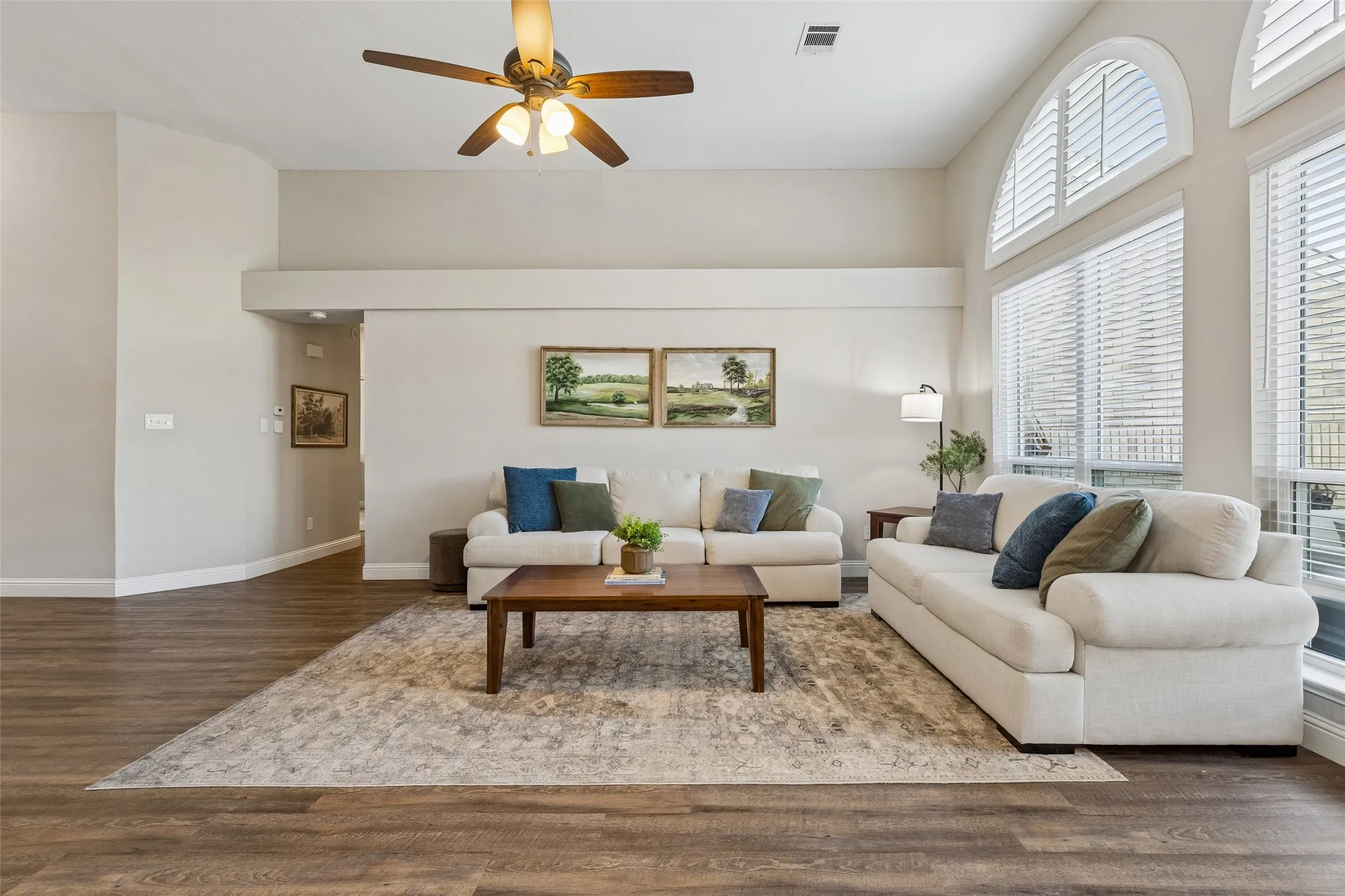Single Family Residence For Sale in Dallas County , 5709 Highgate Lane, Rowlett, Texas 75088, 3 Bedroom, 2 Bathroom, 2 Garage spaces, 1,723 Sqft, built in 1991, mls#21399343, Real Estate Agent in Rowlett, Homes For Sale in Dallas county, Homes For Sale in Rowlett, Realtor in Rowlett Texas, Real Estate Brokerage Independent Realty Texas, Luminita Cordes Realtor