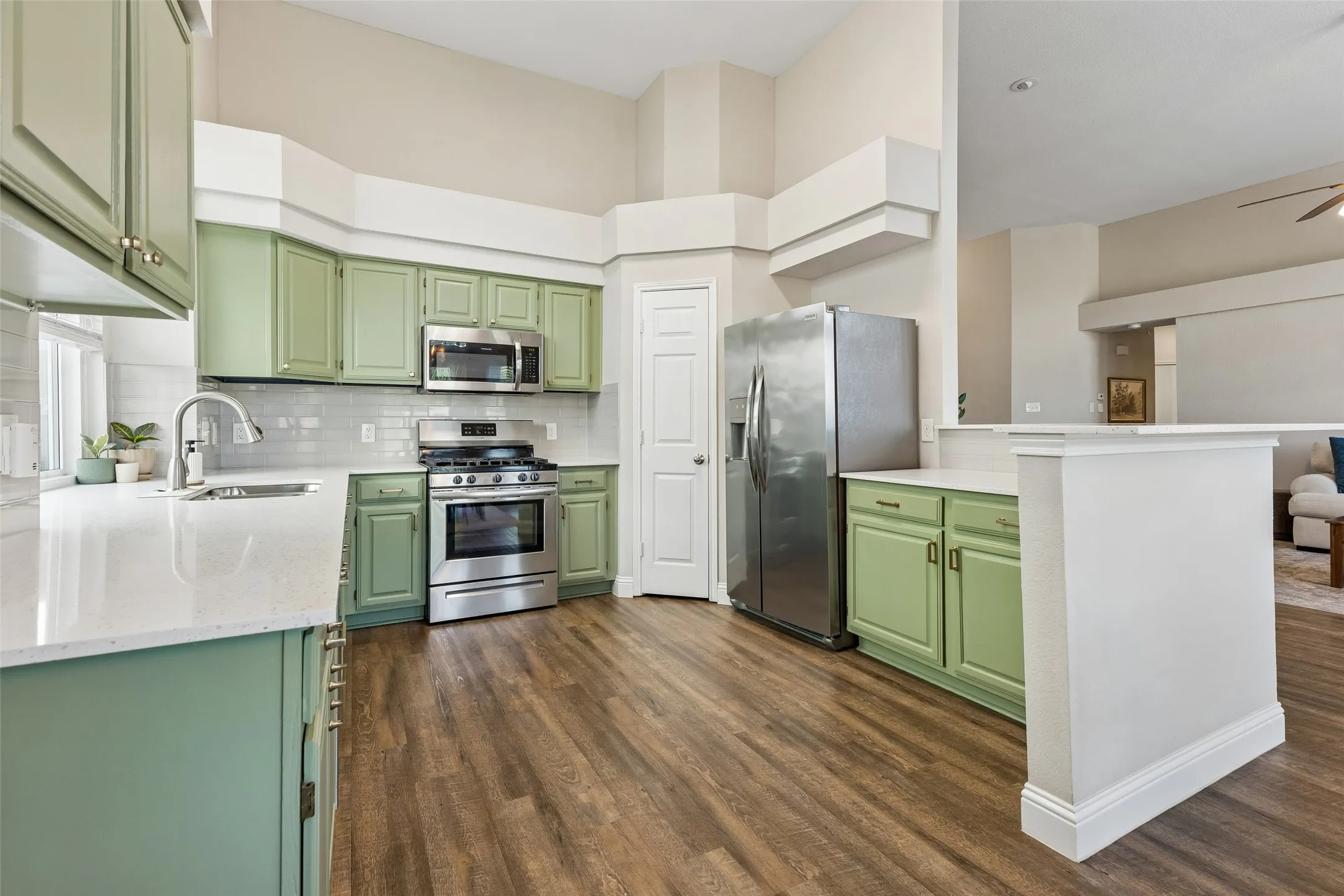 Single Family Residence For Sale in Dallas County , 5709 Highgate Lane, Rowlett, Texas 75088, 3 Bedroom, 2 Bathroom, 2 Garage spaces, 1,723 Sqft, built in 1991, mls#21399343, Real Estate Agent in Rowlett, Homes For Sale in Dallas county, Homes For Sale in Rowlett, Realtor in Rowlett Texas, Real Estate Brokerage Independent Realty Texas, Luminita Cordes Realtor