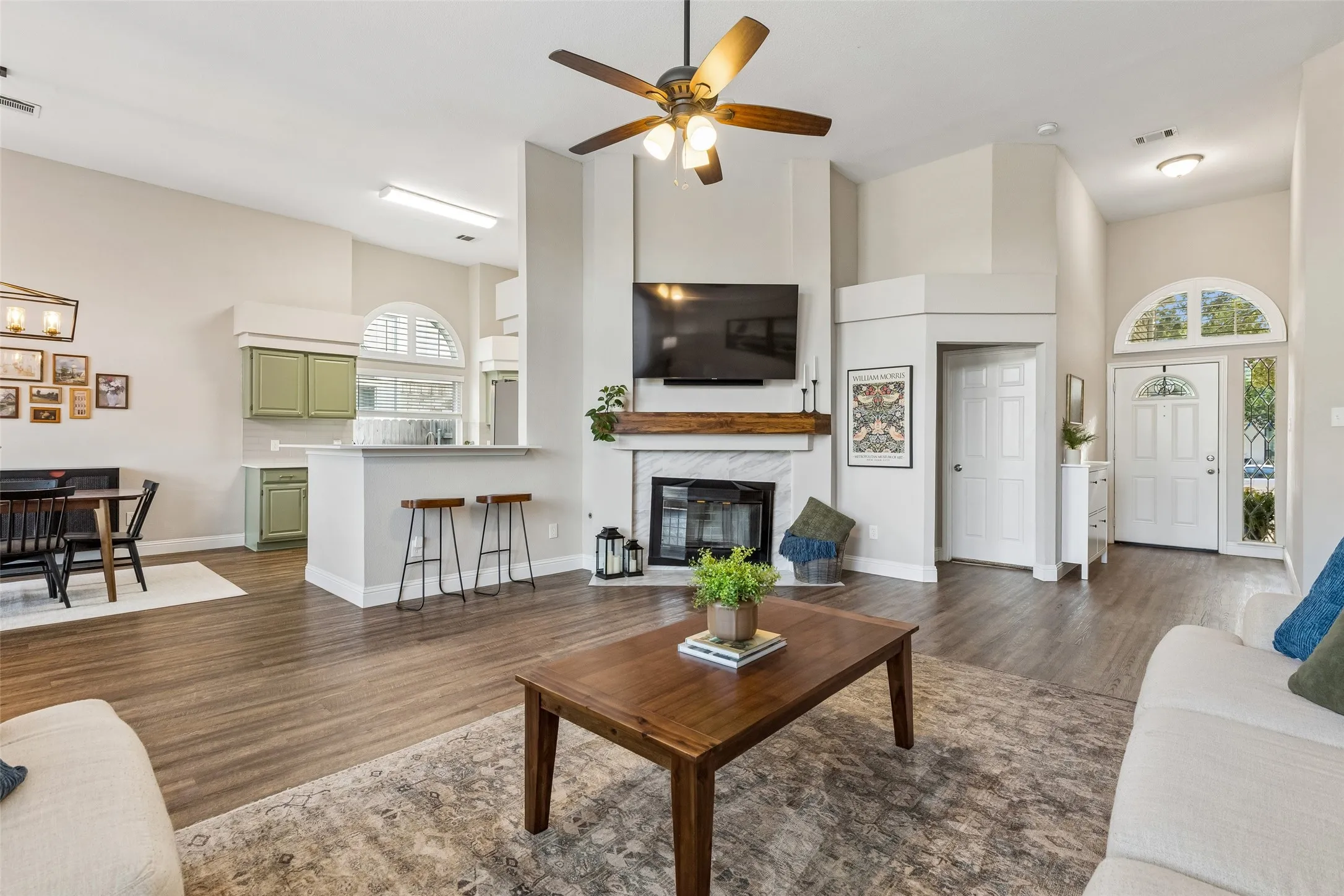 Single Family Residence For Sale in Dallas County , 5709 Highgate Lane, Rowlett, Texas 75088, 3 Bedroom, 2 Bathroom, 2 Garage spaces, 1,723 Sqft, built in 1991, mls#21399343, Real Estate Agent in Rowlett, Homes For Sale in Dallas county, Homes For Sale in Rowlett, Realtor in Rowlett Texas, Real Estate Brokerage Independent Realty Texas, Luminita Cordes Realtor