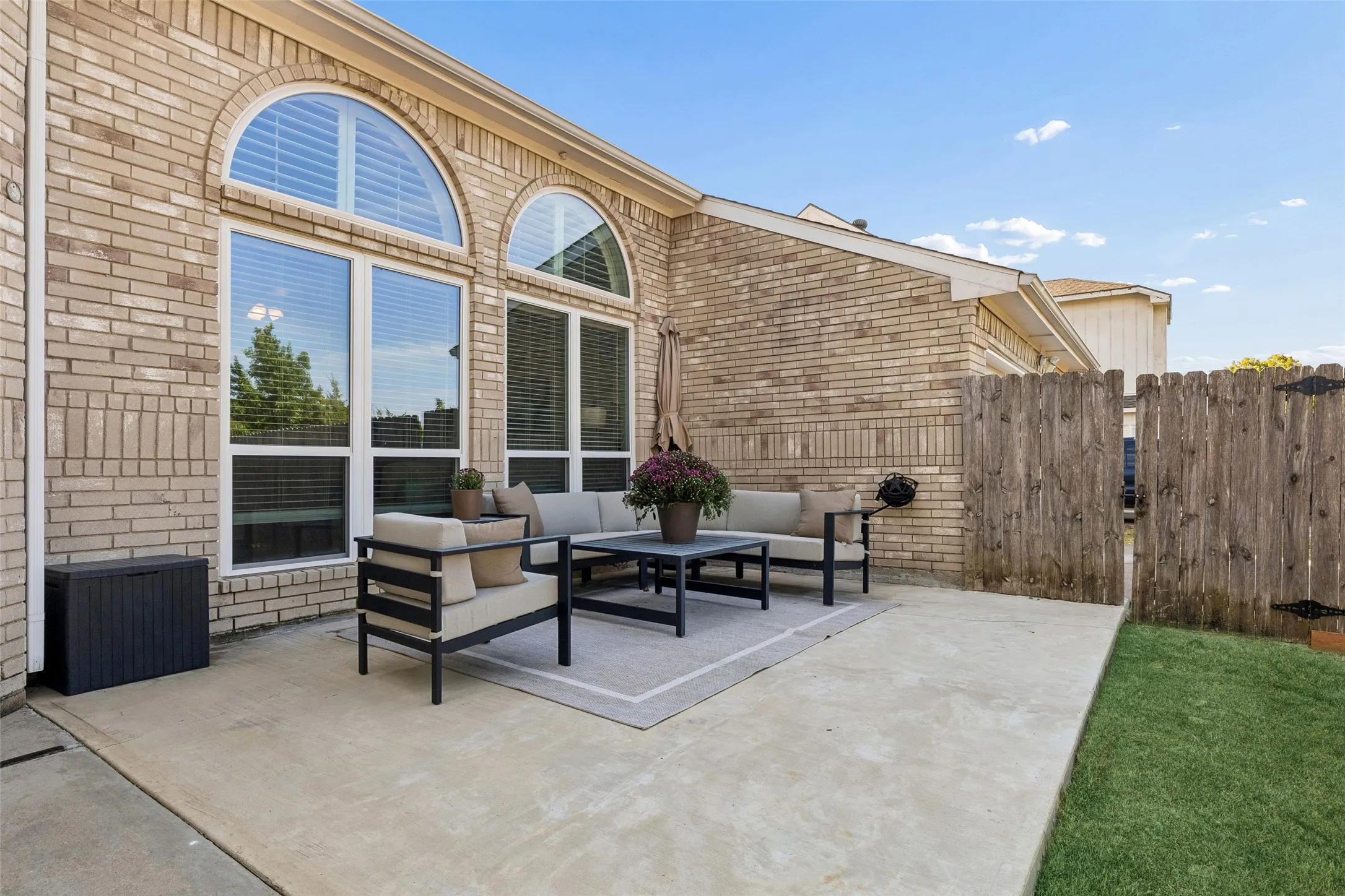 Single Family Residence For Sale in Dallas County , 5709 Highgate Lane, Rowlett, Texas 75088, 3 Bedroom, 2 Bathroom, 2 Garage spaces, 1,723 Sqft, built in 1991, mls#21399343, Real Estate Agent in Rowlett, Homes For Sale in Dallas county, Homes For Sale in Rowlett, Realtor in Rowlett Texas, Real Estate Brokerage Independent Realty Texas, Luminita Cordes Realtor