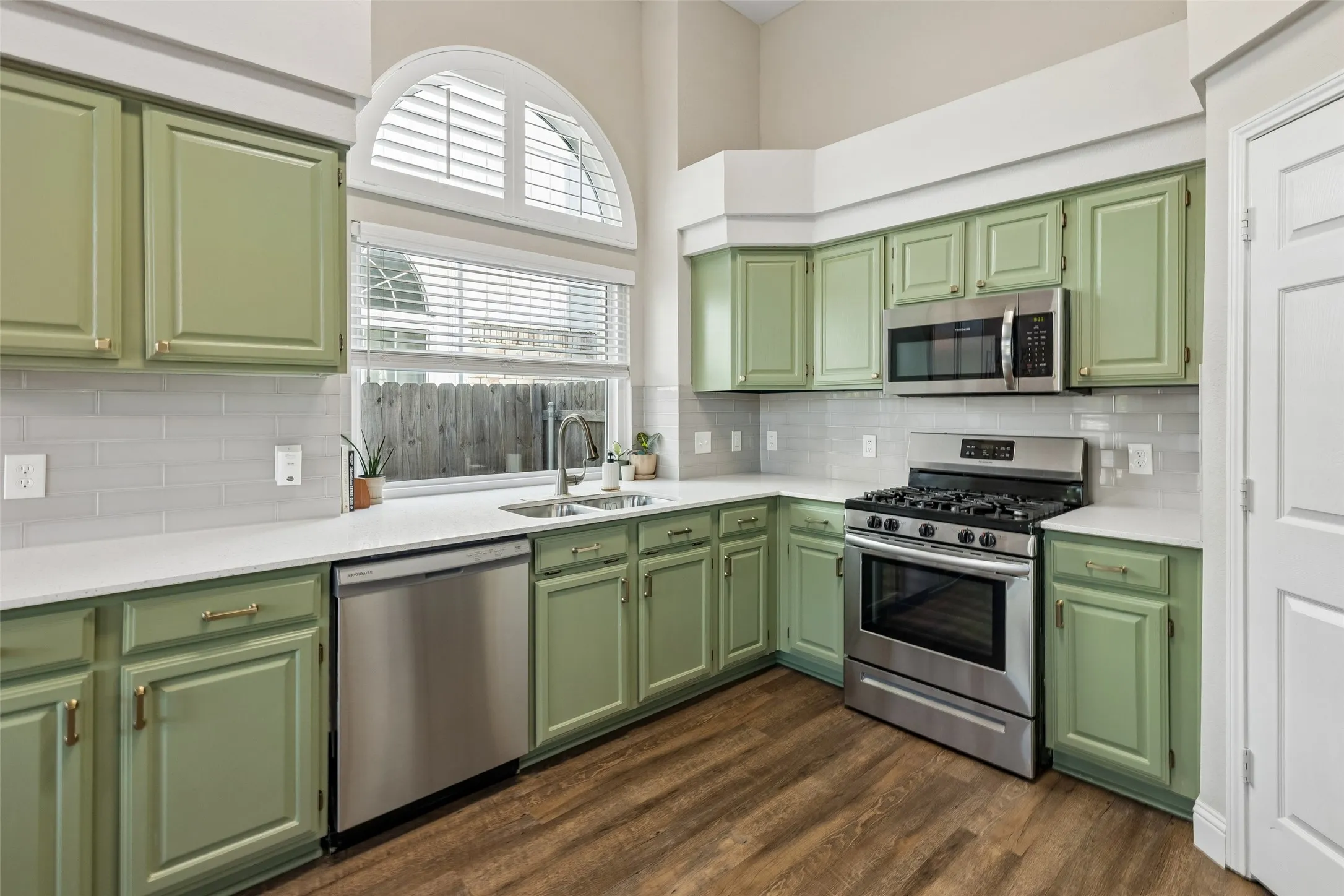 Single Family Residence For Sale in Dallas County , 5709 Highgate Lane, Rowlett, Texas 75088, 3 Bedroom, 2 Bathroom, 2 Garage spaces, 1,723 Sqft, built in 1991, mls#21399343, Real Estate Agent in Rowlett, Homes For Sale in Dallas county, Homes For Sale in Rowlett, Realtor in Rowlett Texas, Real Estate Brokerage Independent Realty Texas, Luminita Cordes Realtor
