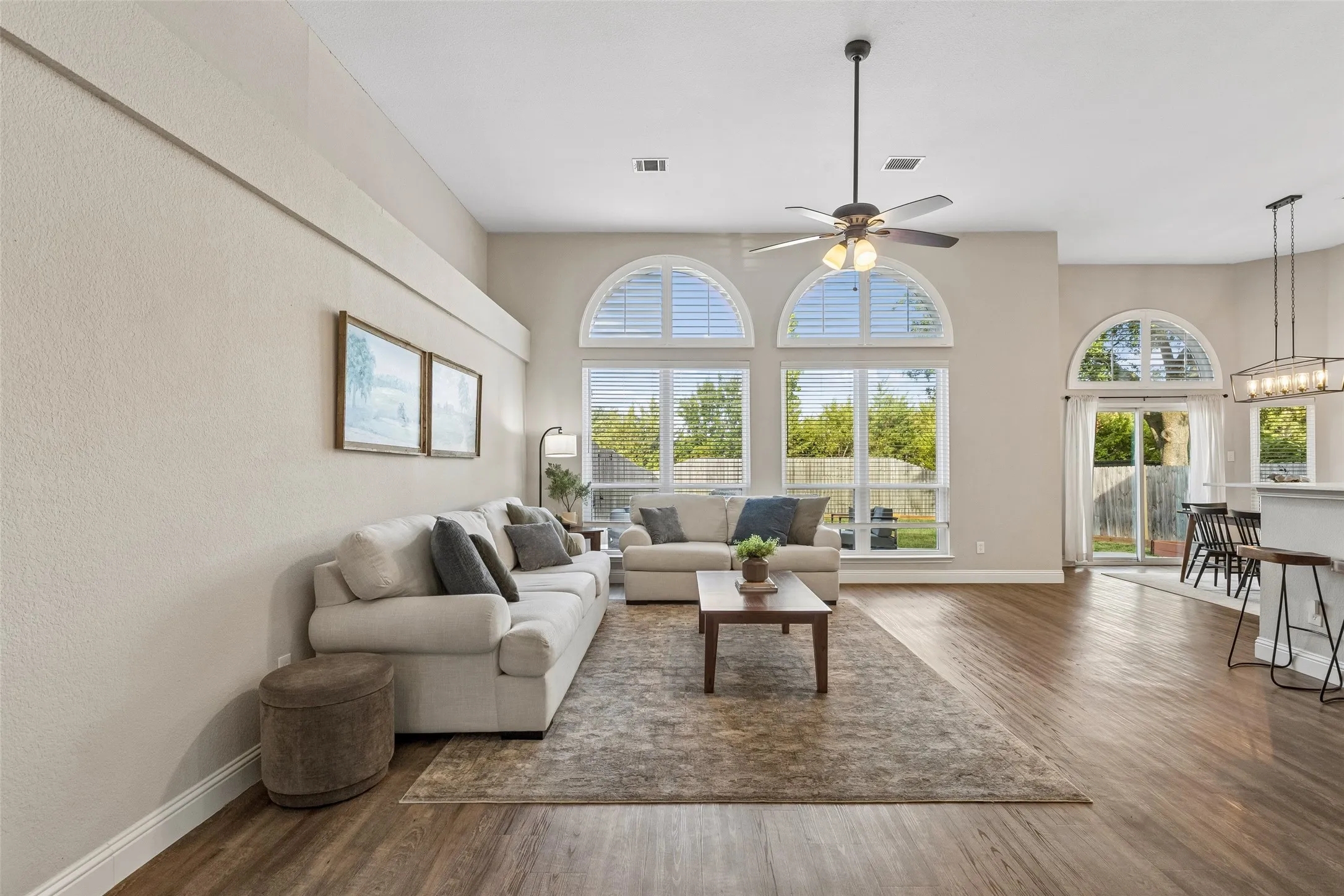 Single Family Residence For Sale in Dallas County , 5709 Highgate Lane, Rowlett, Texas 75088, 3 Bedroom, 2 Bathroom, 2 Garage spaces, 1,723 Sqft, built in 1991, mls#21399343, Real Estate Agent in Rowlett, Homes For Sale in Dallas county, Homes For Sale in Rowlett, Realtor in Rowlett Texas, Real Estate Brokerage Independent Realty Texas, Luminita Cordes Realtor