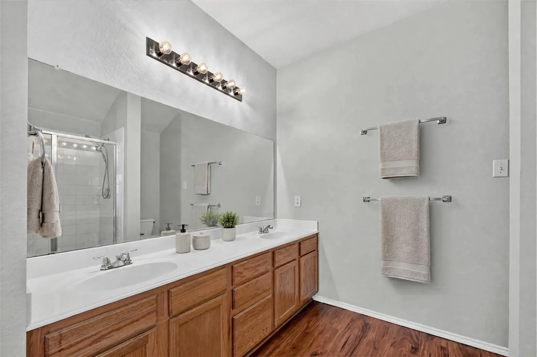 Single Family Residence For Sale in Denton County , 4091 Baroque Way, Frisco, Texas 75033, 4 Bedroom, 3 Bathroom, 2 Garage spaces, 2,550 Sqft, built in 2004, mls#21375069, Real Estate Agent in Frisco, Homes For Sale in Denton county, Homes For Sale in Frisco, Realtor in Frisco Texas, Real Estate Brokerage Independent Realty Texas, Luminita Cordes Realtor