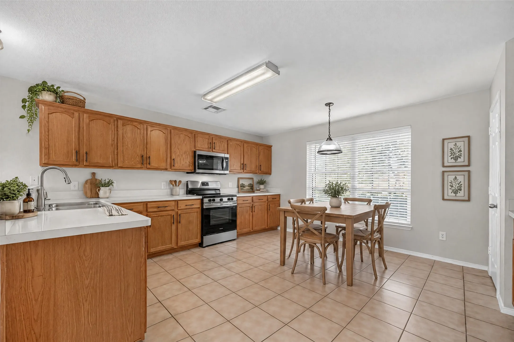 Single Family Residence For Sale in Denton County , 4091 Baroque Way, Frisco, Texas 75033, 4 Bedroom, 3 Bathroom, 2 Garage spaces, 2,550 Sqft, built in 2004, mls#21375069, Real Estate Agent in Frisco, Homes For Sale in Denton county, Homes For Sale in Frisco, Realtor in Frisco Texas, Real Estate Brokerage Independent Realty Texas, Luminita Cordes Realtor
