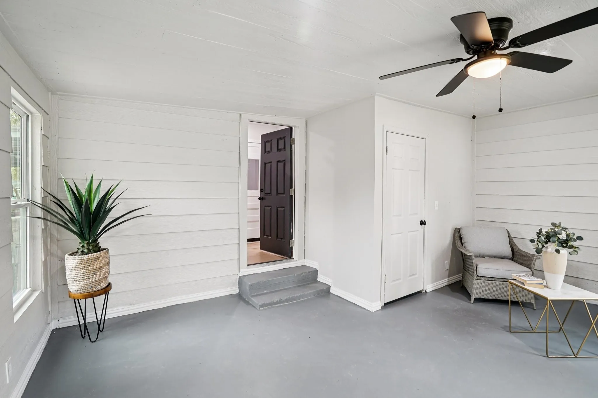 Single Family Residence For Rent in Kaufman County , 305 Westvue Street, Terrell, Texas 75160, 3 Bedroom, 2 Bathroom, 1 Garage spaces, 1,772 Sqft, built in 1954, mls#21400021, Real Estate Agent in Terrell, Homes For Rent in Kaufman county, Homes For Rent in Terrell, Realtor in Terrell Texas, Real Estate Brokerage Independent Realty Texas, Luminita Cordes Realtor