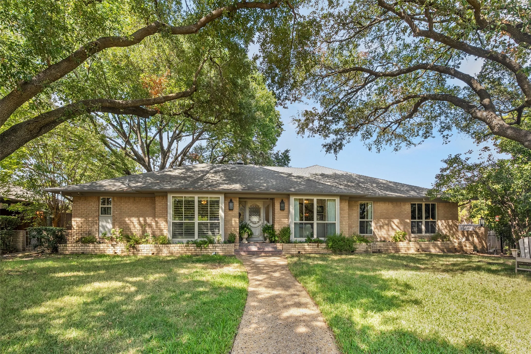 Single Family Residence For Rent in Dallas County , 7351 Glendora Avenue, Dallas, Texas 75230, 4 Bedroom, 3 Bathroom, 2 Garage spaces, 2,569 Sqft, built in 1968, mls#21399854, Real Estate Agent in Dallas, Homes For Rent in Dallas county, Homes For Rent in Dallas, Realtor in Dallas Texas, Real Estate Brokerage Independent Realty Texas, Luminita Cordes Realtor