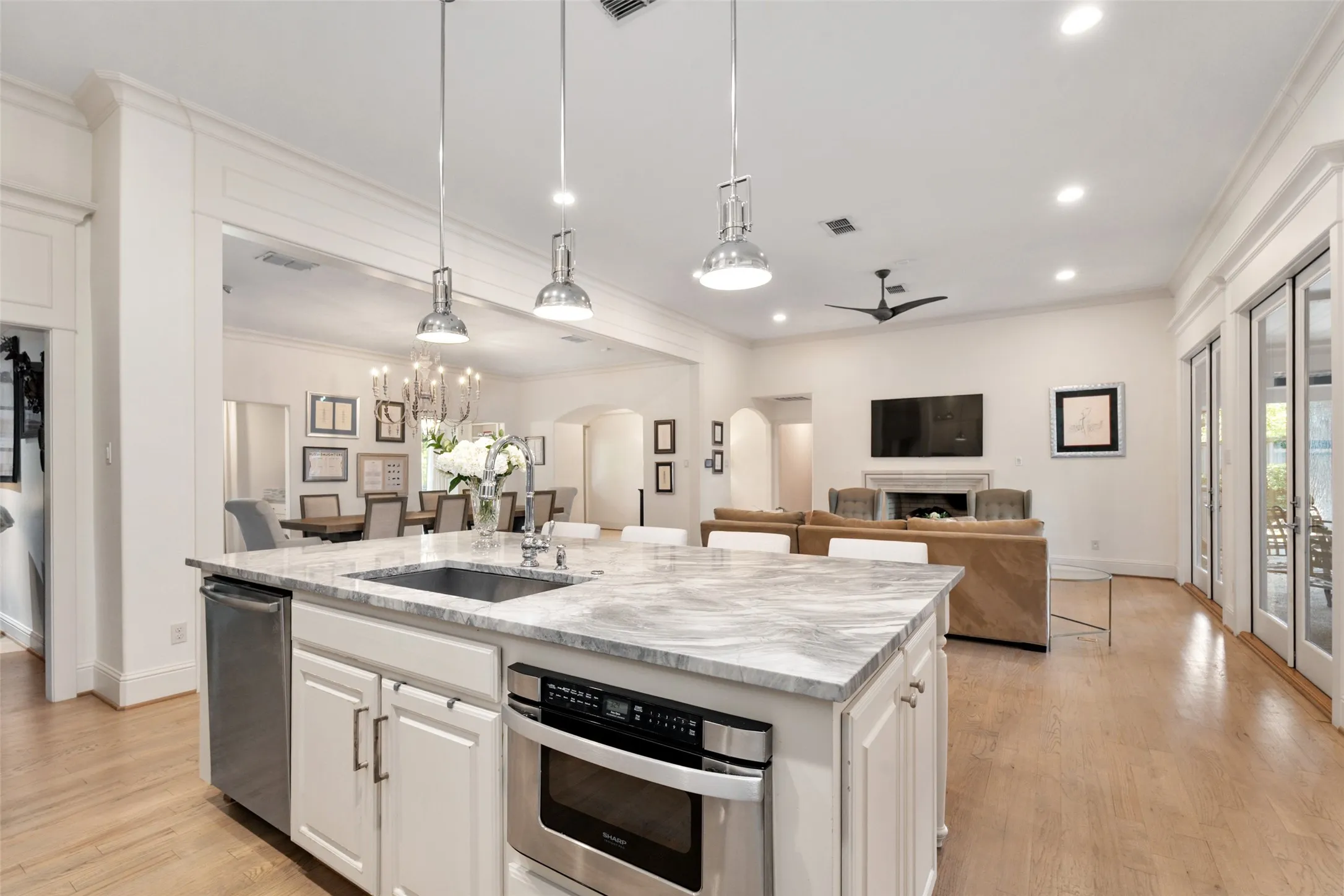 Single Family Residence For Rent in Dallas County , 7351 Glendora Avenue, Dallas, Texas 75230, 4 Bedroom, 3 Bathroom, 2 Garage spaces, 2,569 Sqft, built in 1968, mls#21399854, Real Estate Agent in Dallas, Homes For Rent in Dallas county, Homes For Rent in Dallas, Realtor in Dallas Texas, Real Estate Brokerage Independent Realty Texas, Luminita Cordes Realtor