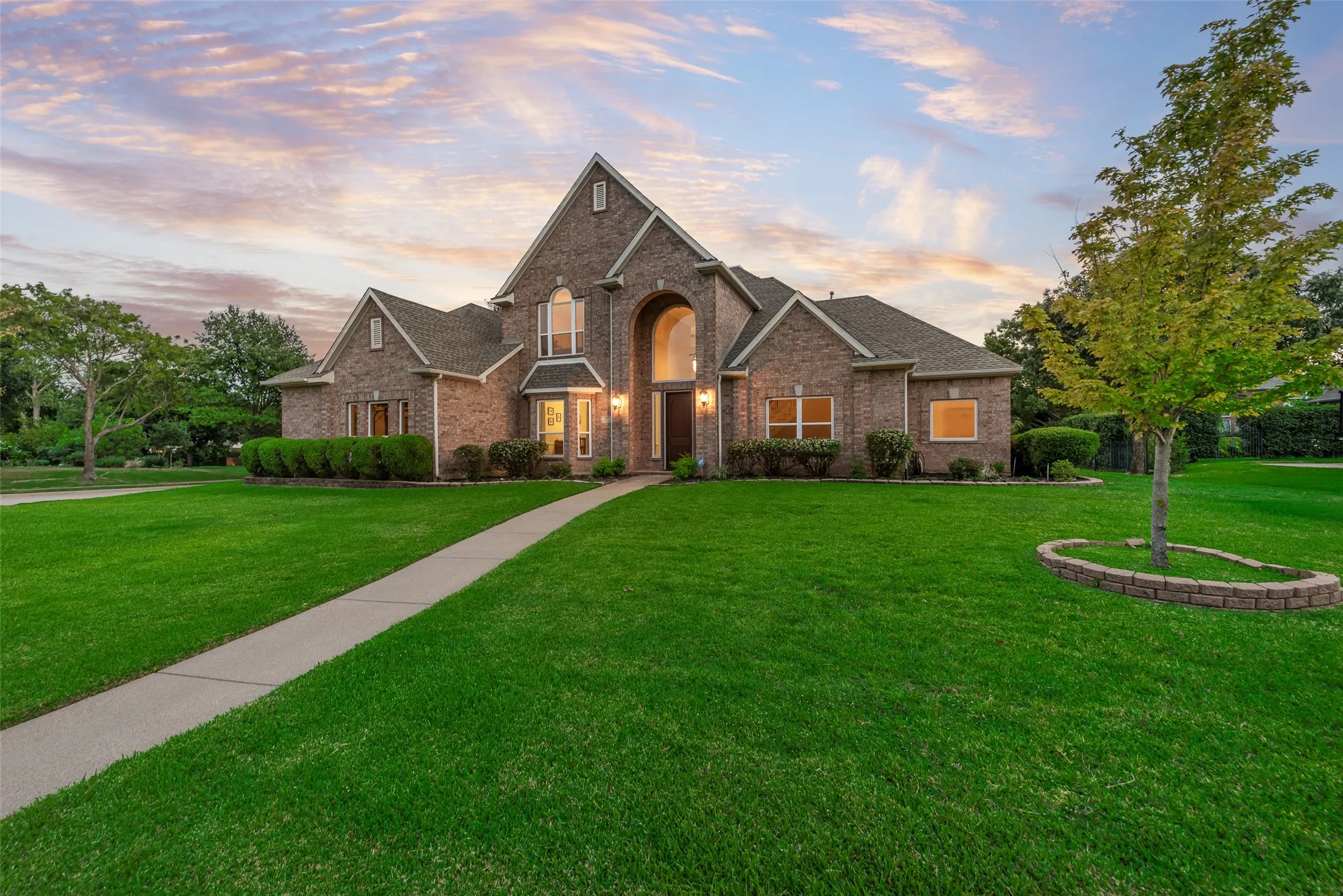 Single Family Residence For Sale in Tarrant County , 1901 Big Bend Cove, Southlake, Texas 76092, 4 Bedroom, 4 Bathroom, 3 Garage spaces, 3,963 Sqft, built in 1999, mls#21399936, Real Estate Agent in Southlake, Homes For Sale in Tarrant county, Homes For Sale in Southlake, Realtor in Southlake Texas, Real Estate Brokerage Independent Realty Texas, Luminita Cordes Realtor