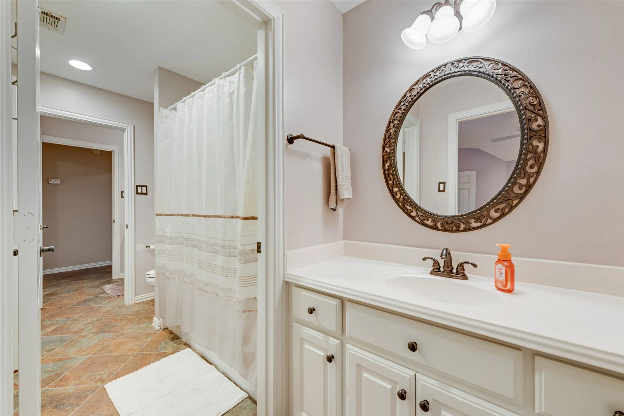 Single Family Residence For Sale in Tarrant County , 1901 Big Bend Cove, Southlake, Texas 76092, 4 Bedroom, 4 Bathroom, 3 Garage spaces, 3,963 Sqft, built in 1999, mls#21399936, Real Estate Agent in Southlake, Homes For Sale in Tarrant county, Homes For Sale in Southlake, Realtor in Southlake Texas, Real Estate Brokerage Independent Realty Texas, Luminita Cordes Realtor