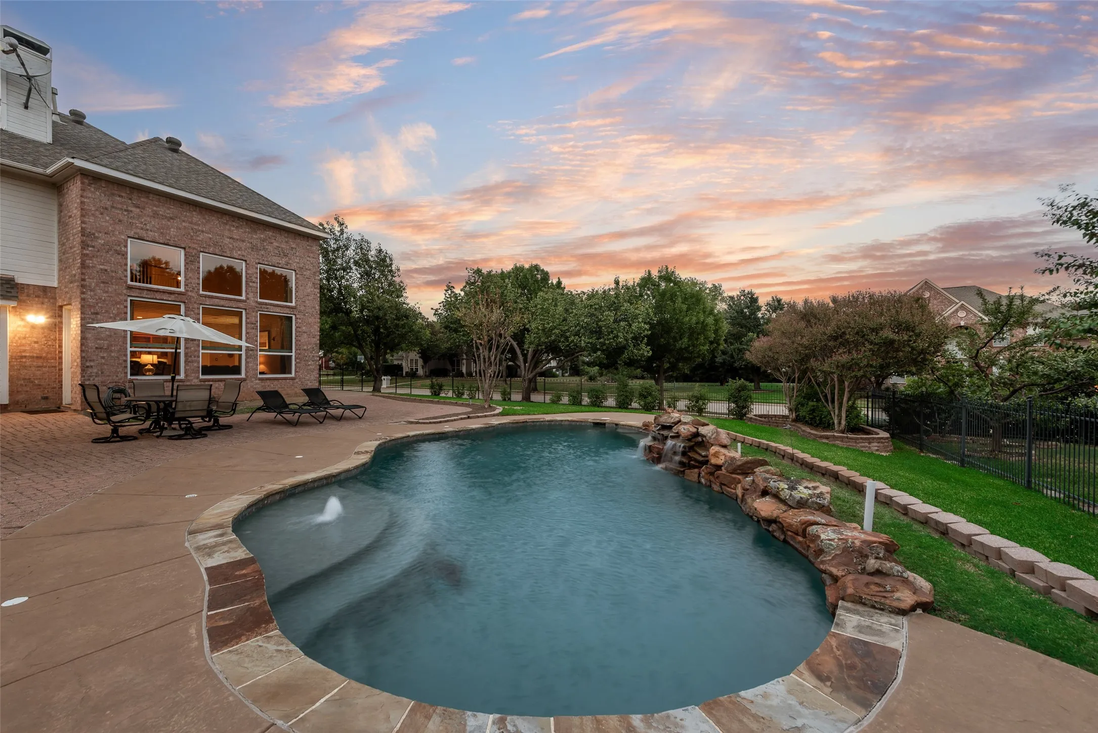 Single Family Residence For Sale in Tarrant County , 1901 Big Bend Cove, Southlake, Texas 76092, 4 Bedroom, 4 Bathroom, 3 Garage spaces, 3,963 Sqft, built in 1999, mls#21399936, Real Estate Agent in Southlake, Homes For Sale in Tarrant county, Homes For Sale in Southlake, Realtor in Southlake Texas, Real Estate Brokerage Independent Realty Texas, Luminita Cordes Realtor