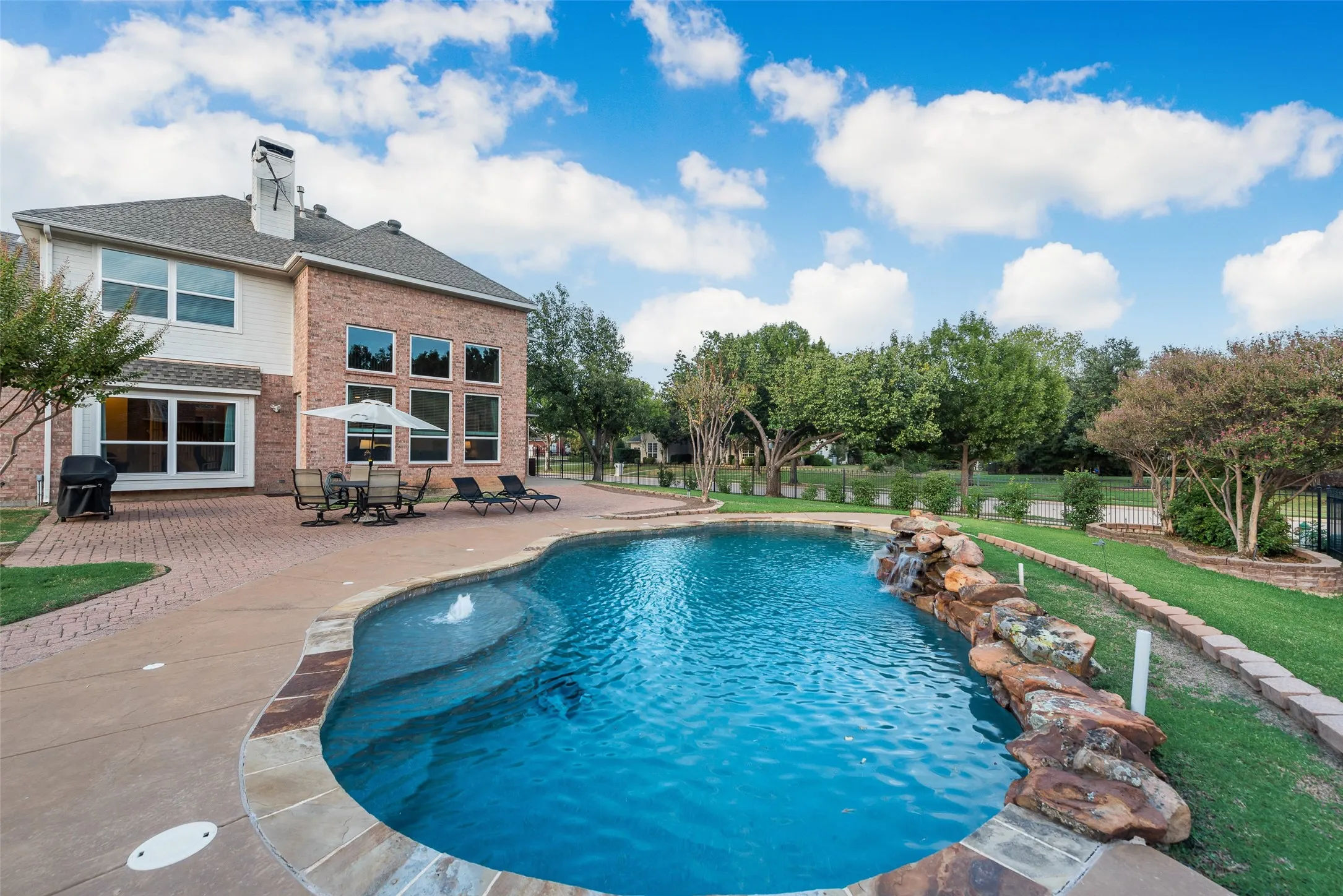 Single Family Residence For Sale in Tarrant County , 1901 Big Bend Cove, Southlake, Texas 76092, 4 Bedroom, 4 Bathroom, 3 Garage spaces, 3,963 Sqft, built in 1999, mls#21399936, Real Estate Agent in Southlake, Homes For Sale in Tarrant county, Homes For Sale in Southlake, Realtor in Southlake Texas, Real Estate Brokerage Independent Realty Texas, Luminita Cordes Realtor