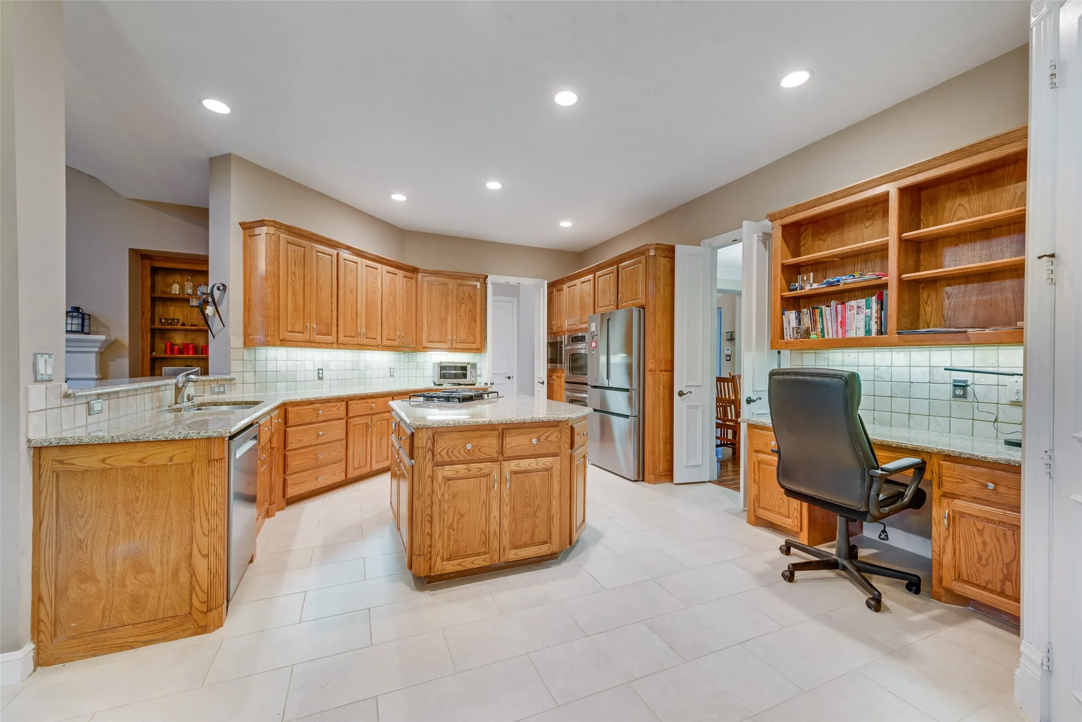 Single Family Residence For Sale in Tarrant County , 1901 Big Bend Cove, Southlake, Texas 76092, 4 Bedroom, 4 Bathroom, 3 Garage spaces, 3,963 Sqft, built in 1999, mls#21399936, Real Estate Agent in Southlake, Homes For Sale in Tarrant county, Homes For Sale in Southlake, Realtor in Southlake Texas, Real Estate Brokerage Independent Realty Texas, Luminita Cordes Realtor
