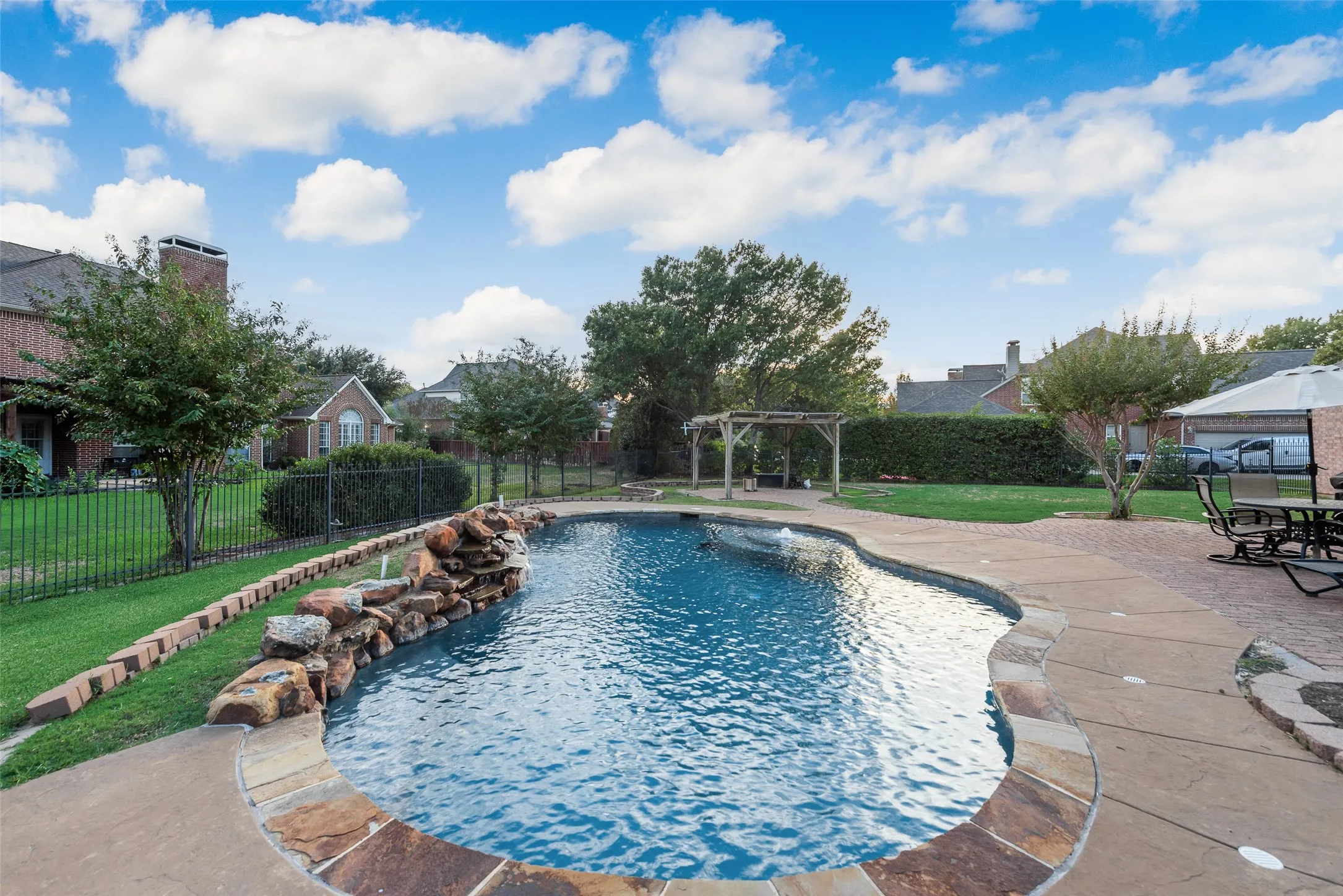 Single Family Residence For Sale in Tarrant County , 1901 Big Bend Cove, Southlake, Texas 76092, 4 Bedroom, 4 Bathroom, 3 Garage spaces, 3,963 Sqft, built in 1999, mls#21399936, Real Estate Agent in Southlake, Homes For Sale in Tarrant county, Homes For Sale in Southlake, Realtor in Southlake Texas, Real Estate Brokerage Independent Realty Texas, Luminita Cordes Realtor