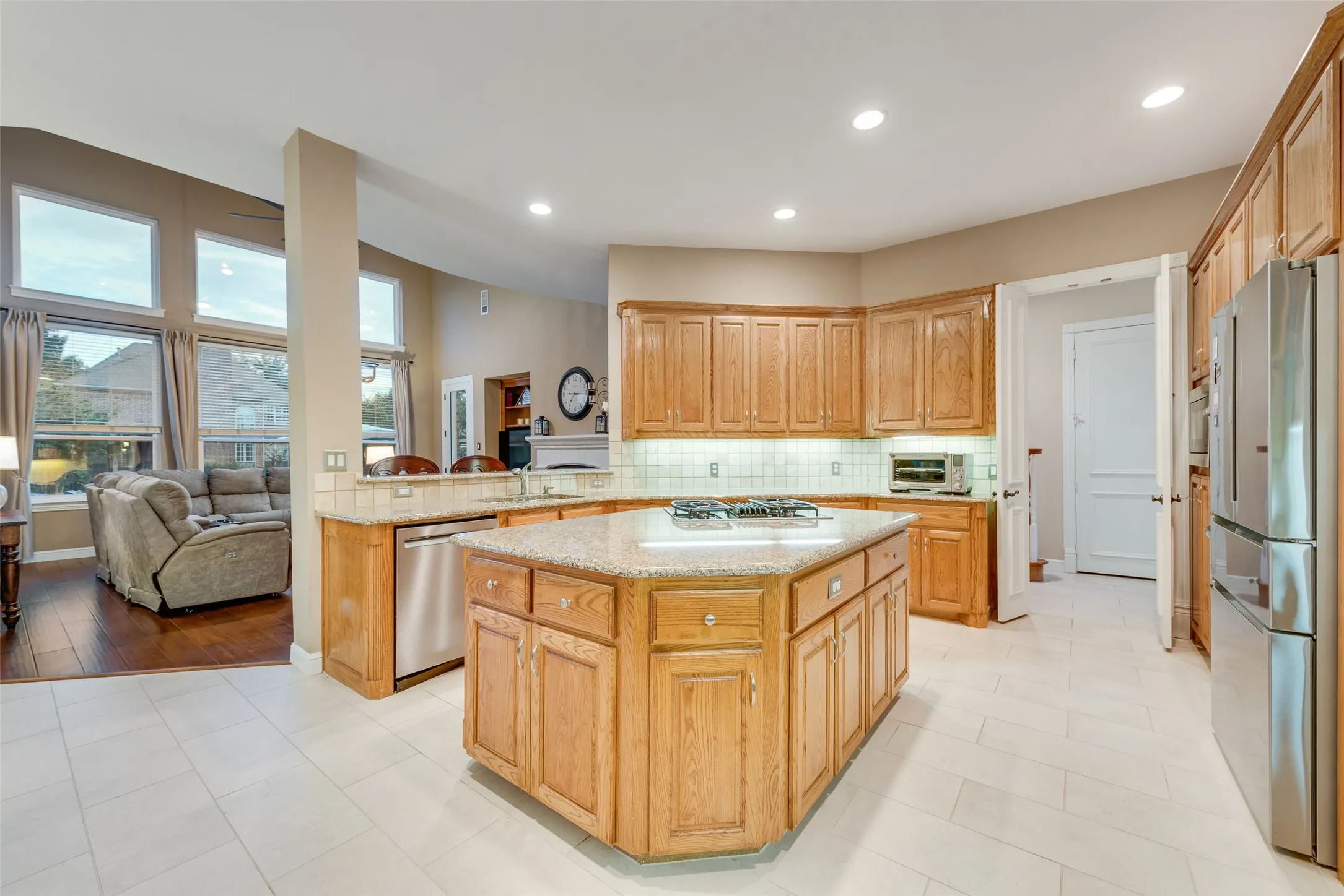 Single Family Residence For Sale in Tarrant County , 1901 Big Bend Cove, Southlake, Texas 76092, 4 Bedroom, 4 Bathroom, 3 Garage spaces, 3,963 Sqft, built in 1999, mls#21399936, Real Estate Agent in Southlake, Homes For Sale in Tarrant county, Homes For Sale in Southlake, Realtor in Southlake Texas, Real Estate Brokerage Independent Realty Texas, Luminita Cordes Realtor
