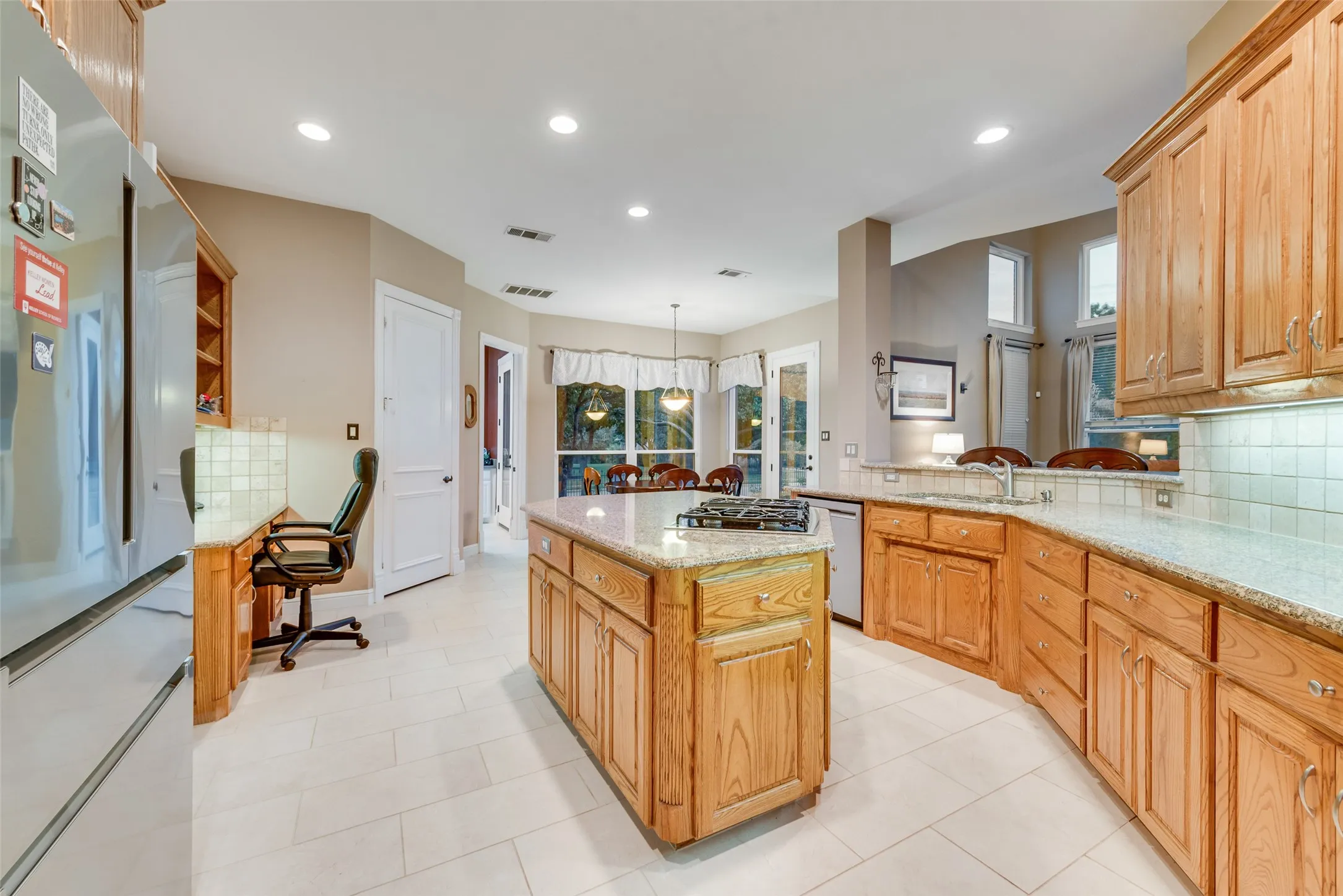 Single Family Residence For Sale in Tarrant County , 1901 Big Bend Cove, Southlake, Texas 76092, 4 Bedroom, 4 Bathroom, 3 Garage spaces, 3,963 Sqft, built in 1999, mls#21399936, Real Estate Agent in Southlake, Homes For Sale in Tarrant county, Homes For Sale in Southlake, Realtor in Southlake Texas, Real Estate Brokerage Independent Realty Texas, Luminita Cordes Realtor