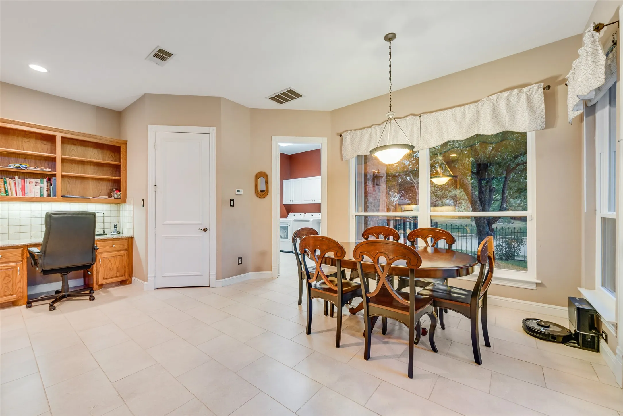 Single Family Residence For Sale in Tarrant County , 1901 Big Bend Cove, Southlake, Texas 76092, 4 Bedroom, 4 Bathroom, 3 Garage spaces, 3,963 Sqft, built in 1999, mls#21399936, Real Estate Agent in Southlake, Homes For Sale in Tarrant county, Homes For Sale in Southlake, Realtor in Southlake Texas, Real Estate Brokerage Independent Realty Texas, Luminita Cordes Realtor