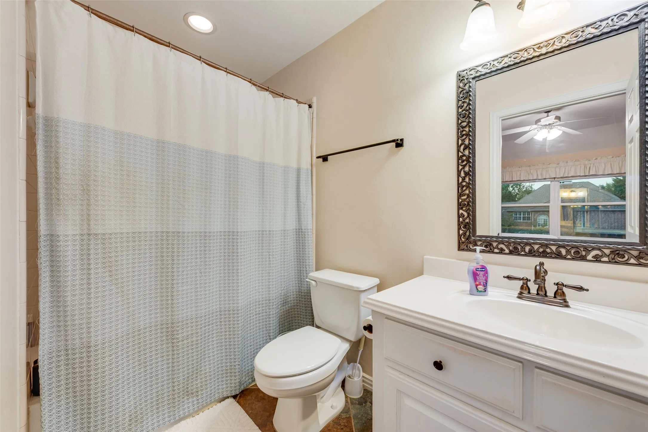 Single Family Residence For Sale in Tarrant County , 1901 Big Bend Cove, Southlake, Texas 76092, 4 Bedroom, 4 Bathroom, 3 Garage spaces, 3,963 Sqft, built in 1999, mls#21399936, Real Estate Agent in Southlake, Homes For Sale in Tarrant county, Homes For Sale in Southlake, Realtor in Southlake Texas, Real Estate Brokerage Independent Realty Texas, Luminita Cordes Realtor