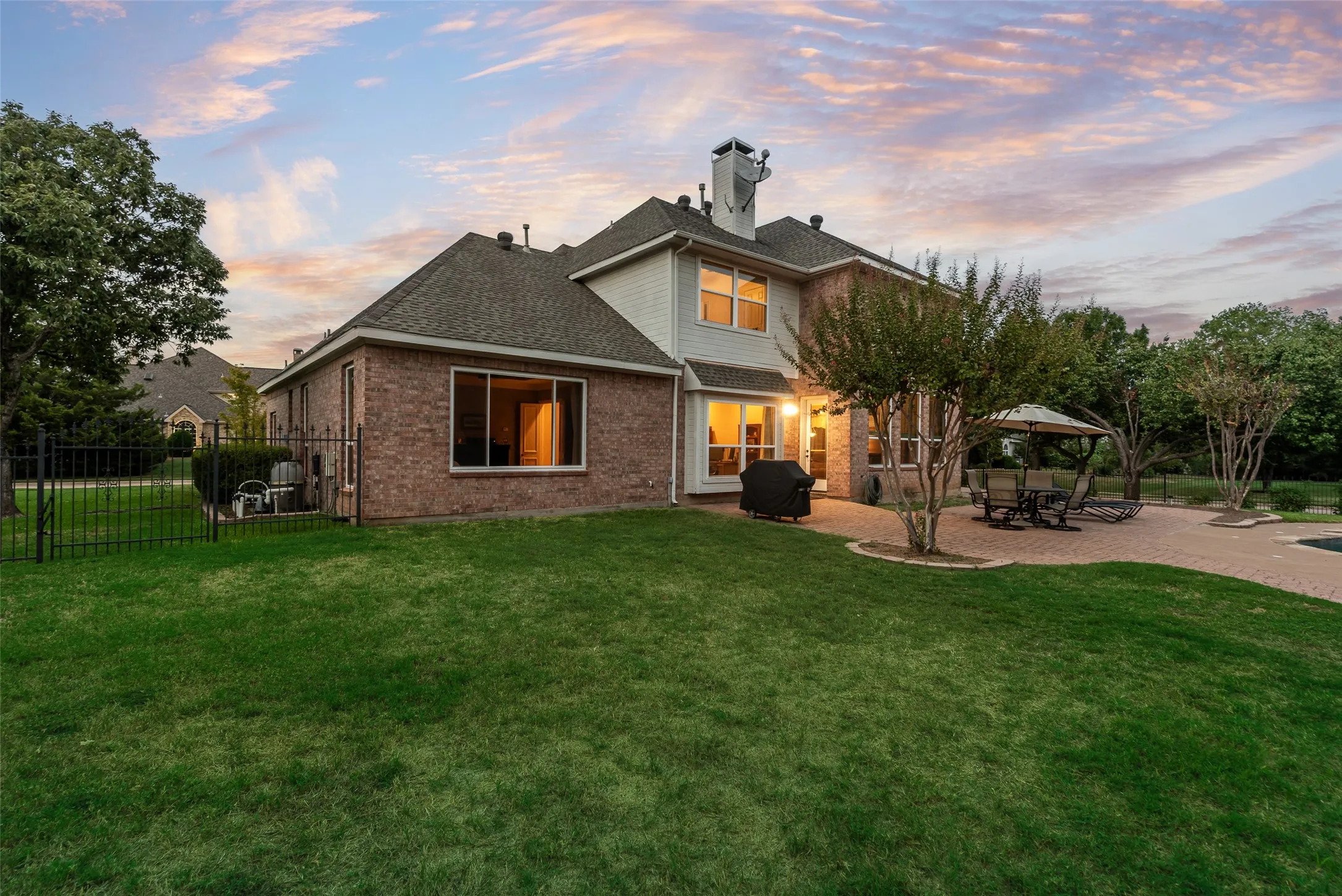 Single Family Residence For Sale in Tarrant County , 1901 Big Bend Cove, Southlake, Texas 76092, 4 Bedroom, 4 Bathroom, 3 Garage spaces, 3,963 Sqft, built in 1999, mls#21399936, Real Estate Agent in Southlake, Homes For Sale in Tarrant county, Homes For Sale in Southlake, Realtor in Southlake Texas, Real Estate Brokerage Independent Realty Texas, Luminita Cordes Realtor