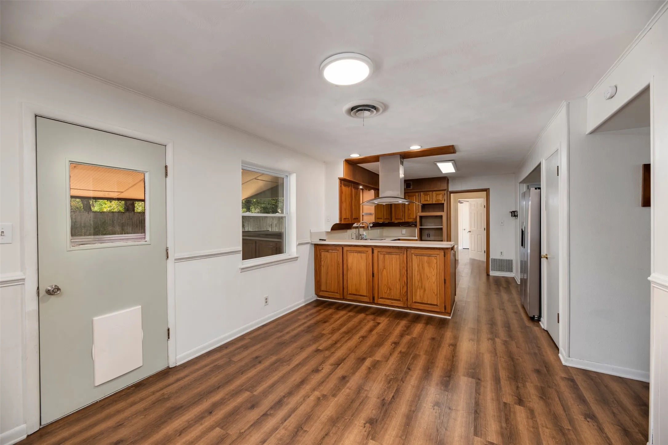 Single Family Residence For Rent in Dallas County , 1208 Wentwood Drive, Irving, Texas 75061, 5 Bedroom, 3 Bathroom, 2 Garage spaces, 2,728 Sqft, built in 1963, mls#21400025, Real Estate Agent in Irving, Homes For Rent in Dallas county, Homes For Rent in Irving, Realtor in Irving Texas, Real Estate Brokerage Independent Realty Texas, Luminita Cordes Realtor